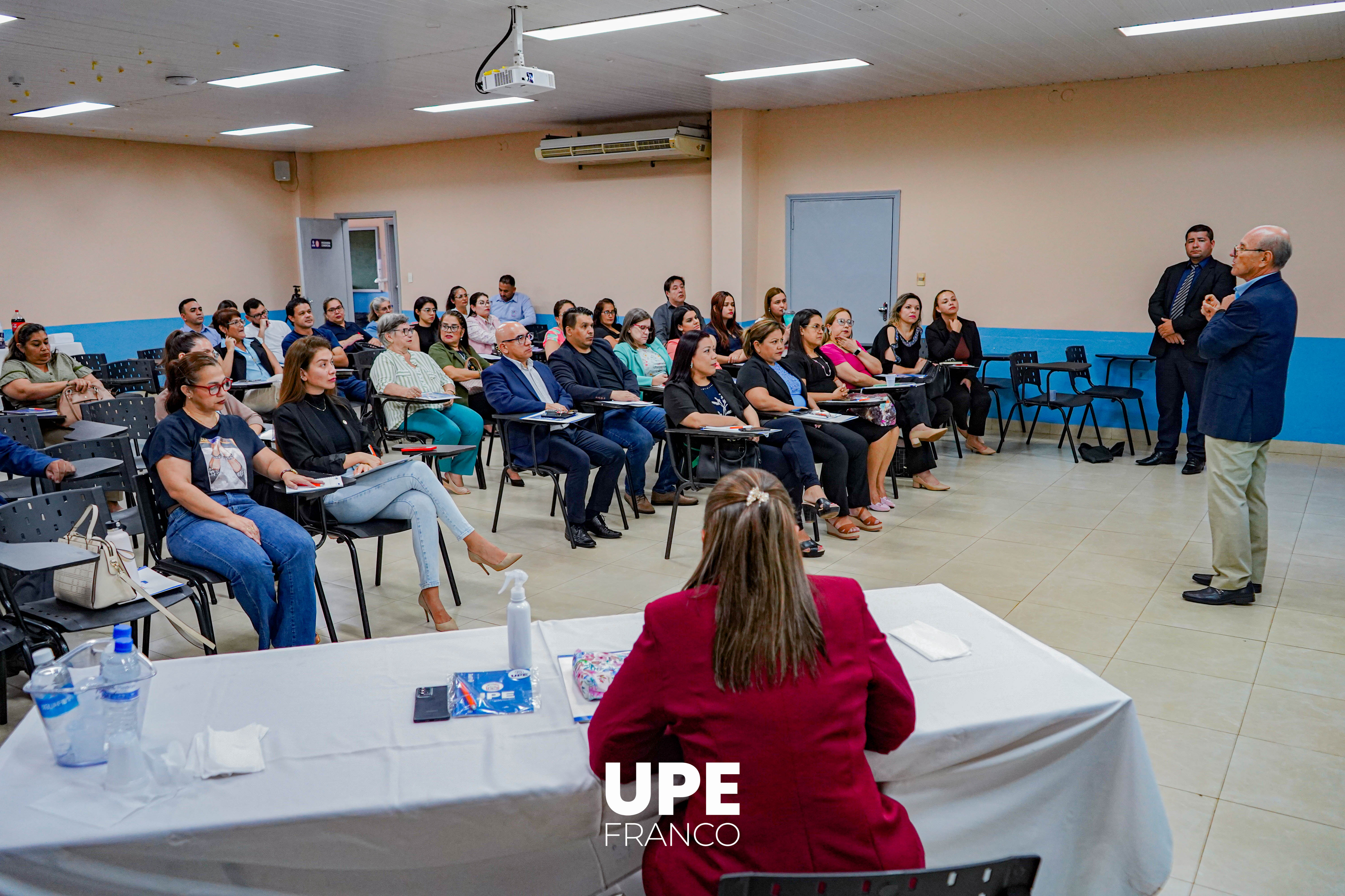 Planificación y Estrategias para el Primer Semestre 2025: Claustro Docente en Ciencias Administrativas y Contables