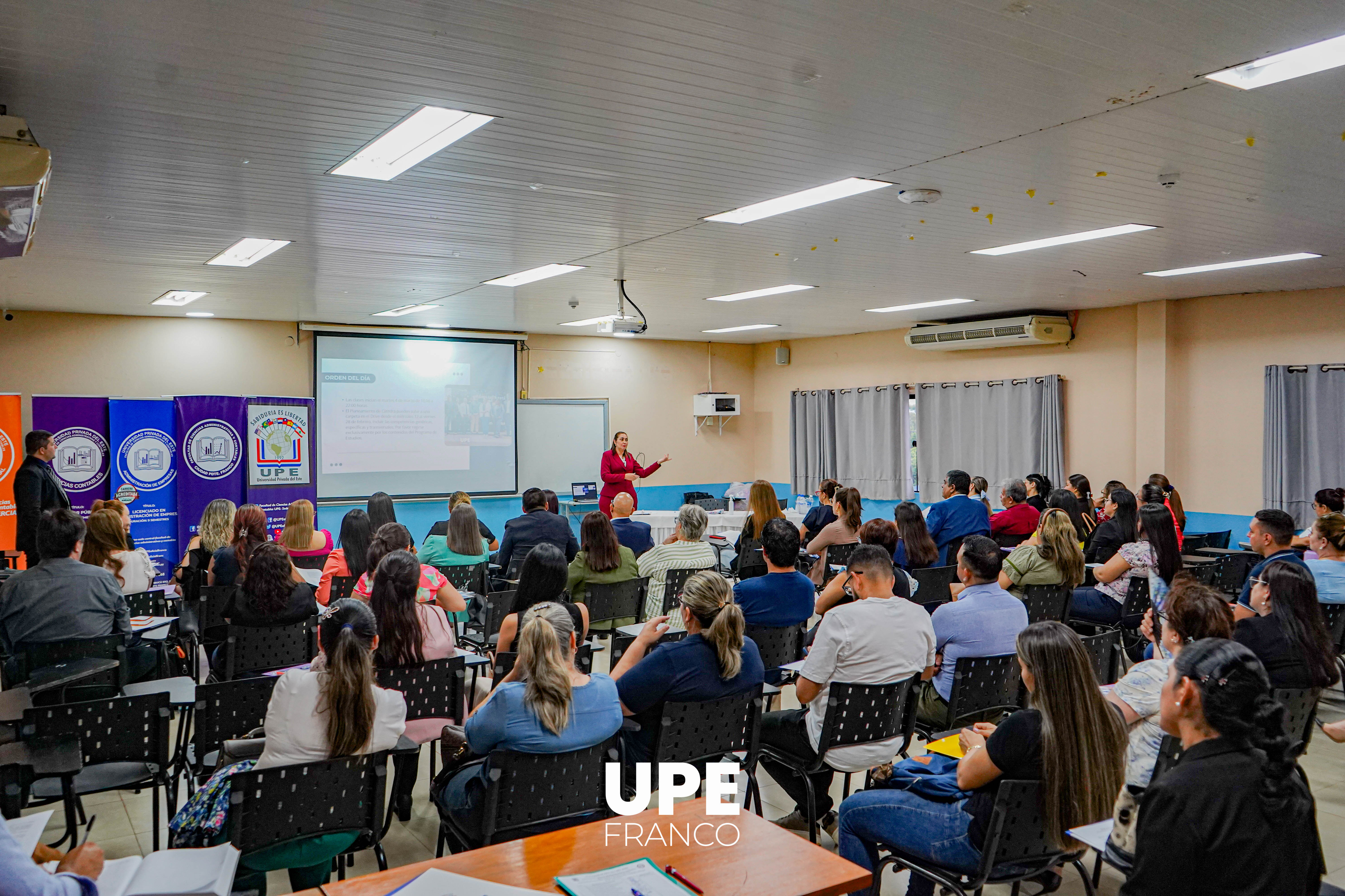 Planificación y Estrategias para el Primer Semestre 2025: Claustro Docente en Ciencias Administrativas y Contables