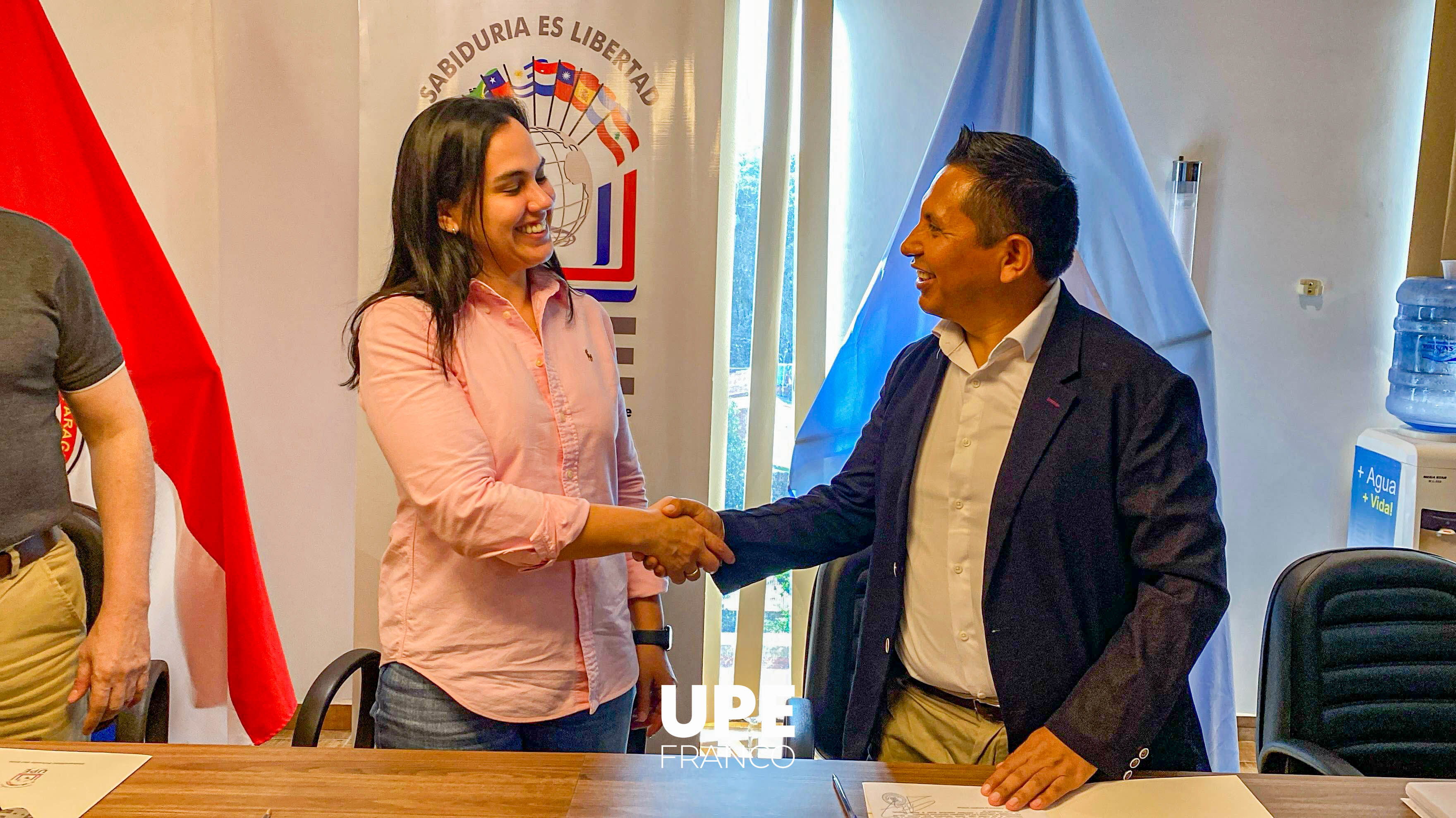 UPE firma convenio de cooperación con el Centro de Investigación y Desarrollo de Ecuador (CIDE) 