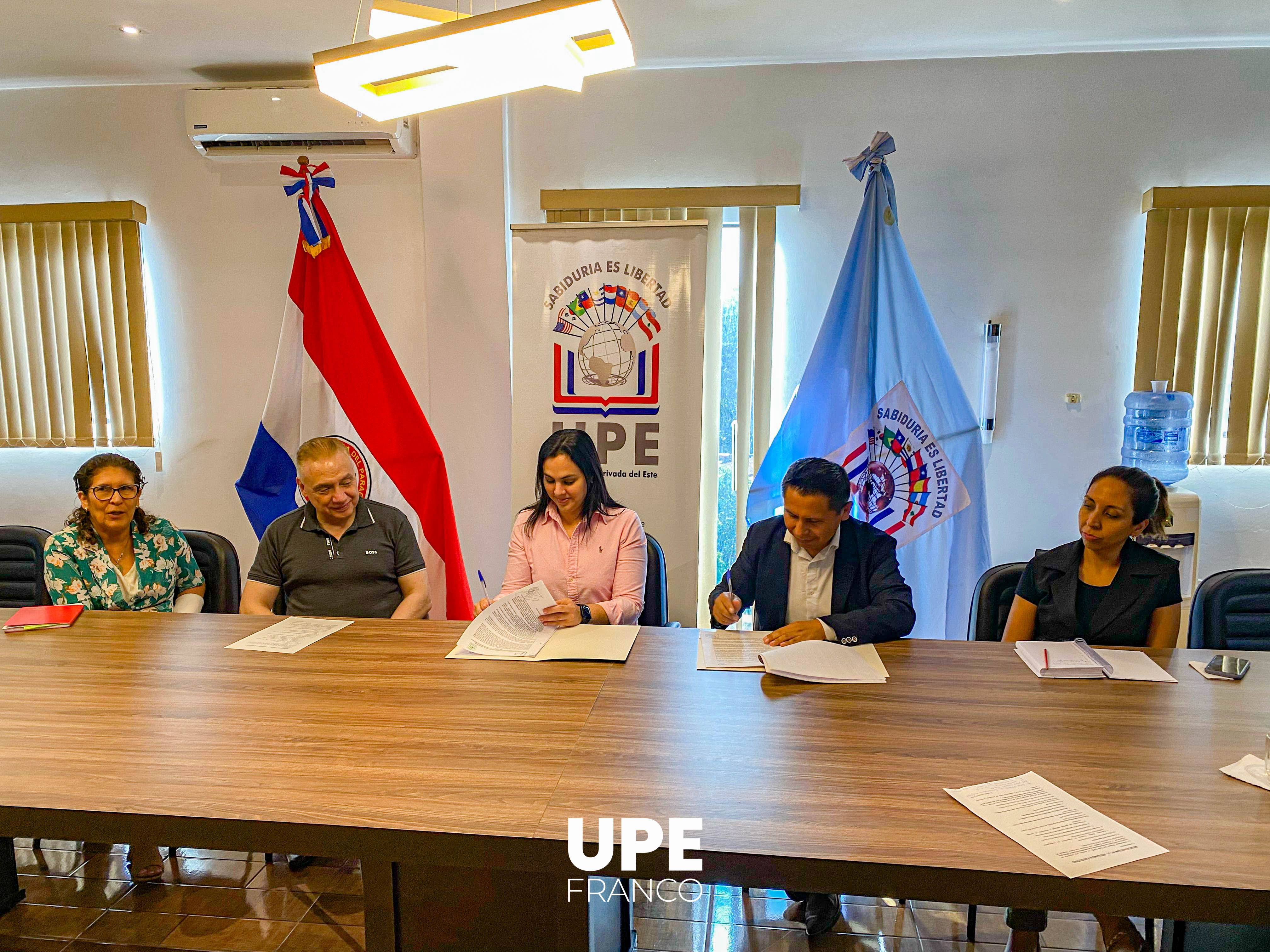 UPE firma convenio de cooperación con el Centro de Investigación y Desarrollo de Ecuador (CIDE) 