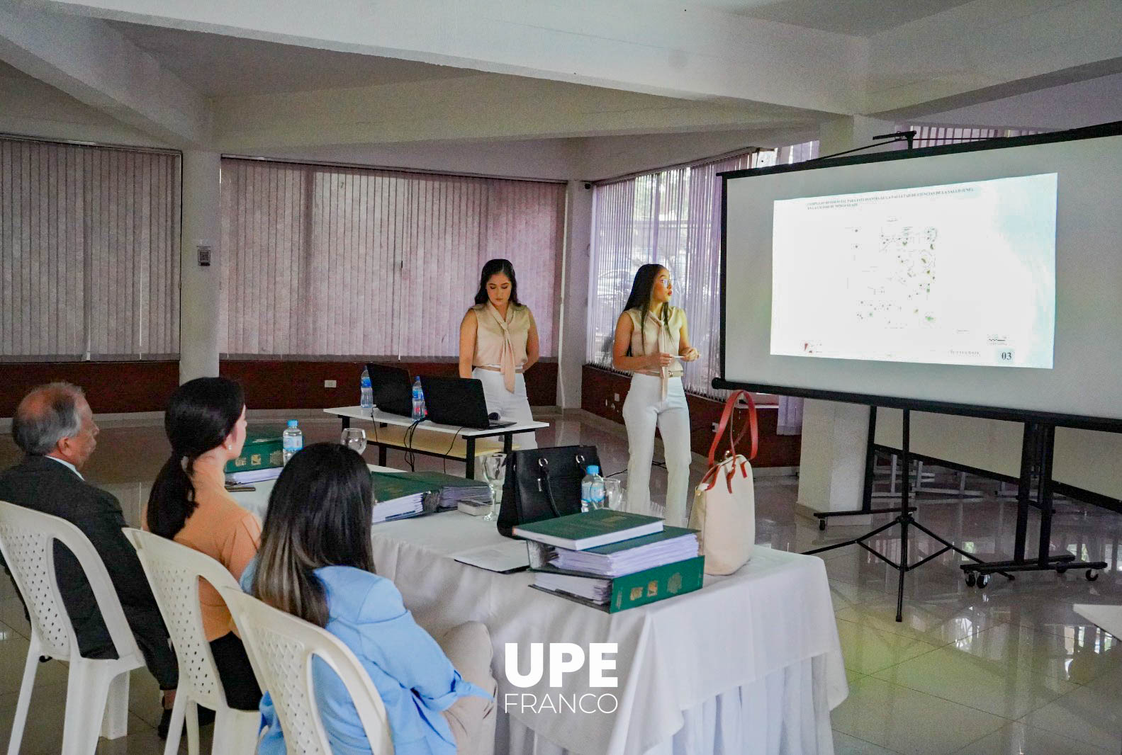 Presentación de TFG: Arquitectura al Servicio de la Educación y la Comunidad