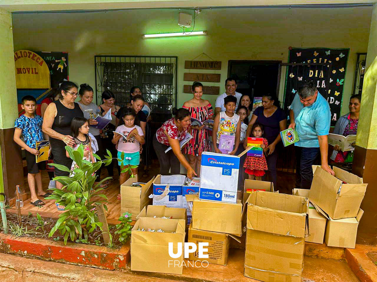 Luis González Vaesken entregó donaciones a colegio franqueño