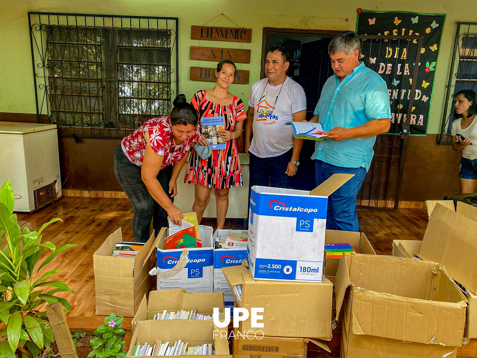 Luis González Vaesken entregó donaciones a colegio franqueño