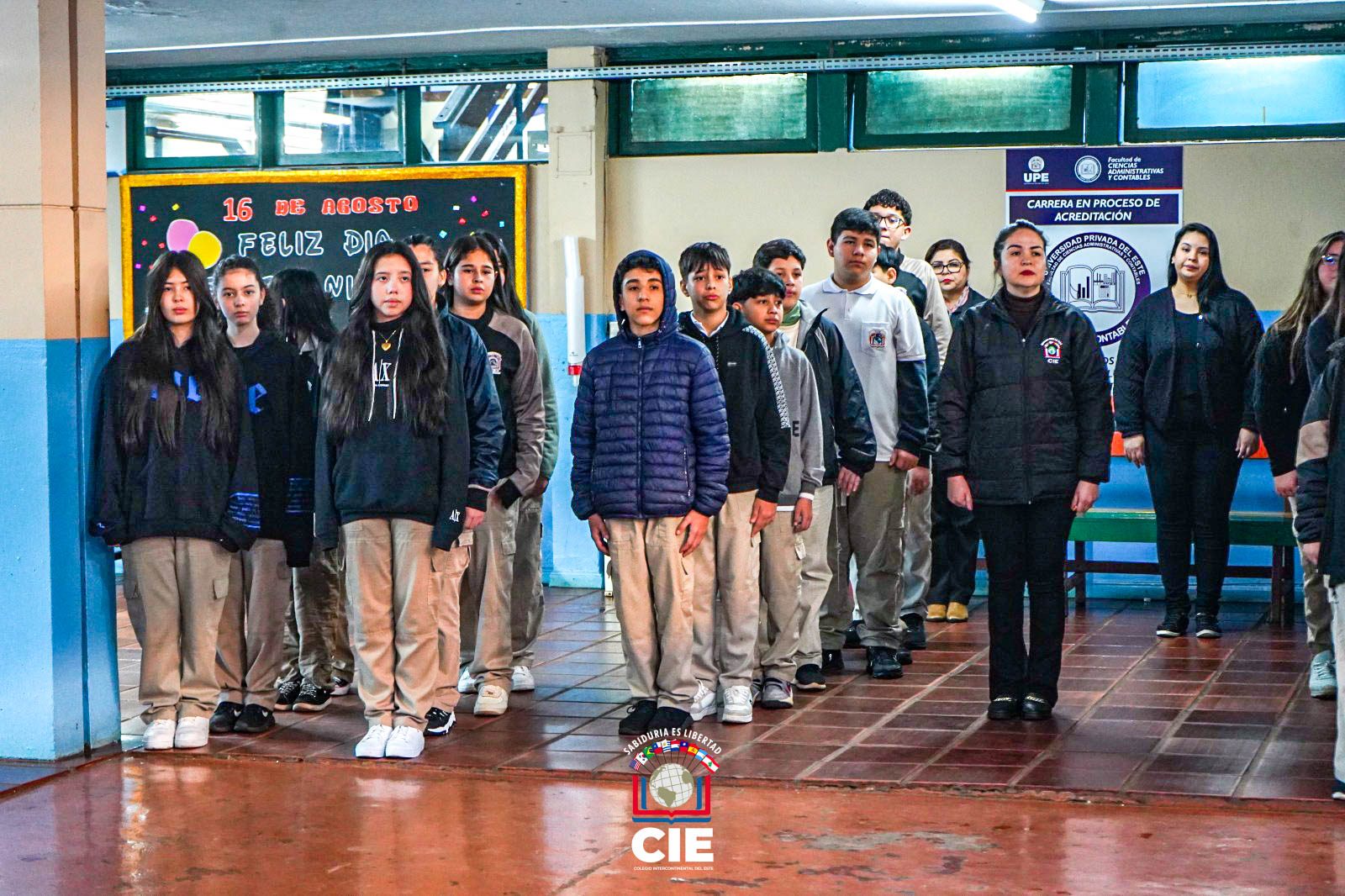 Juramento a la Bandera: Estudiantes del CIE honran los símbolos patrios
