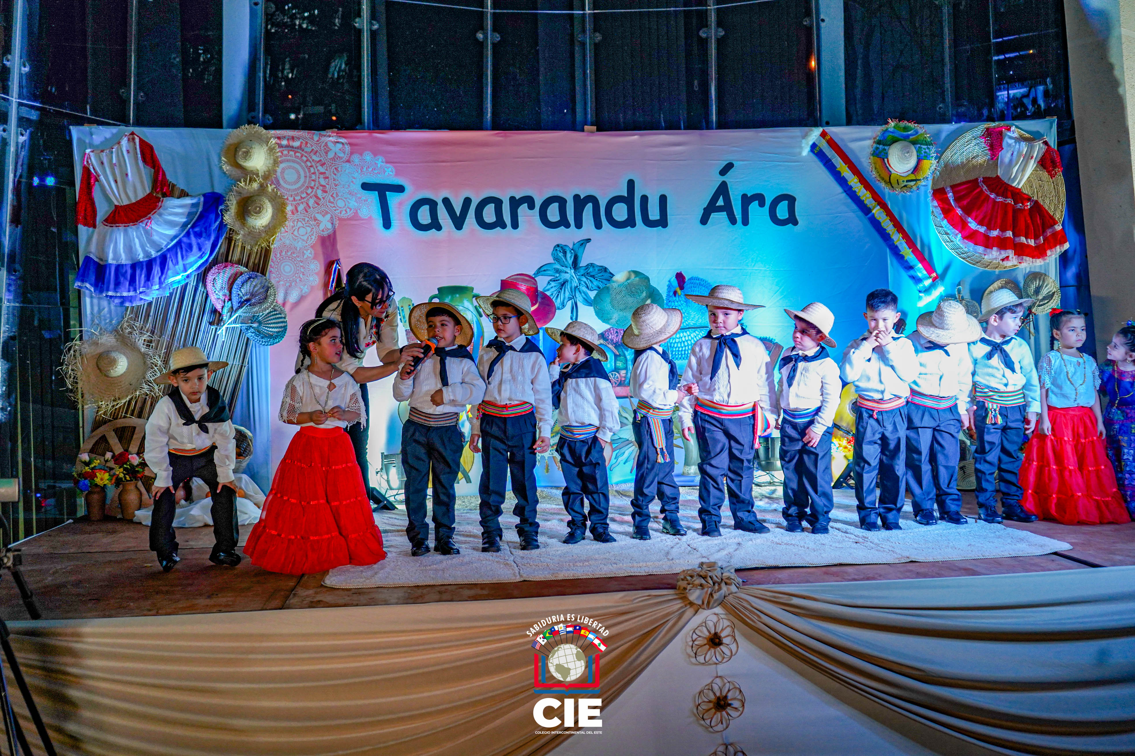 Festejo por el Día del Folklore: Cultura, arte y tradición en el Colegio Intercontinental del Este