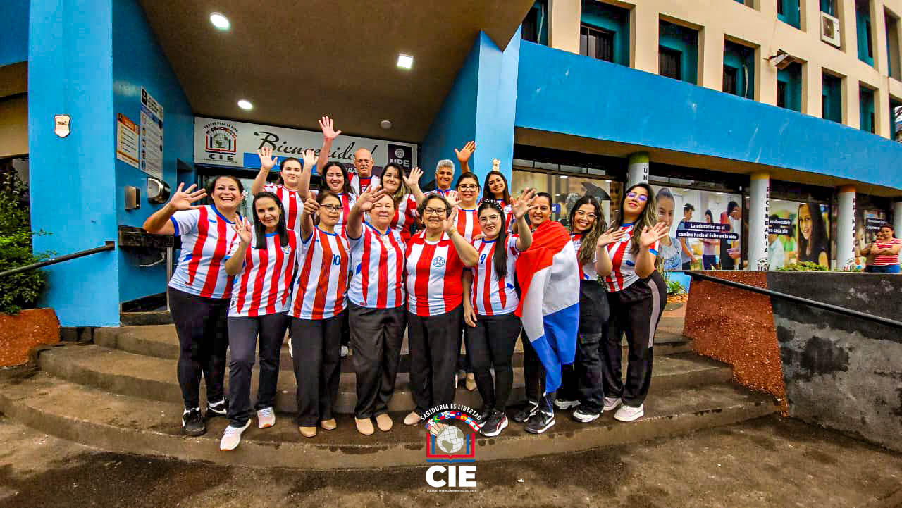 Comunidad del CIE se une en apoyo a la Selección Paraguaya