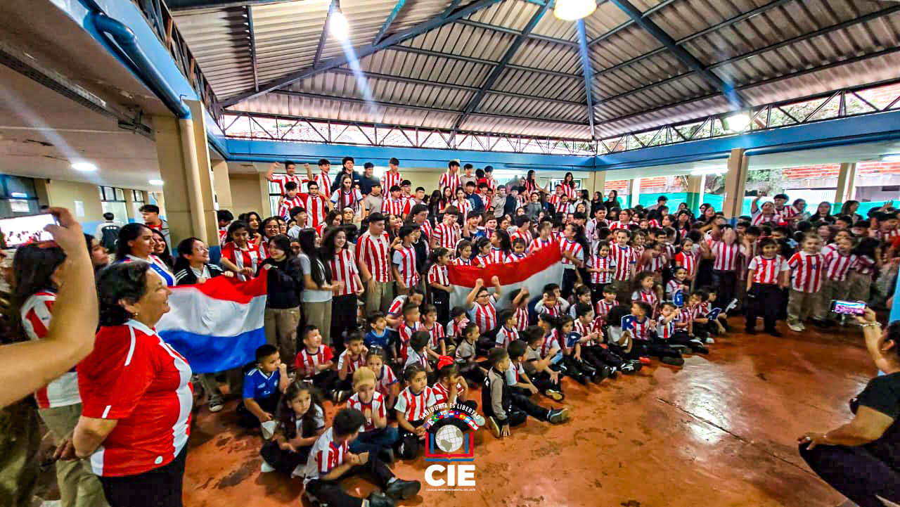 Comunidad del CIE se une en apoyo a la Selección Paraguaya