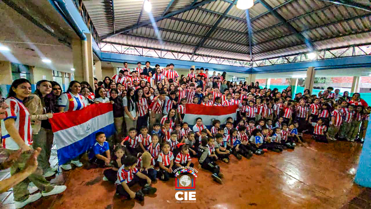 Comunidad del CIE se une en apoyo a la Selección Paraguaya