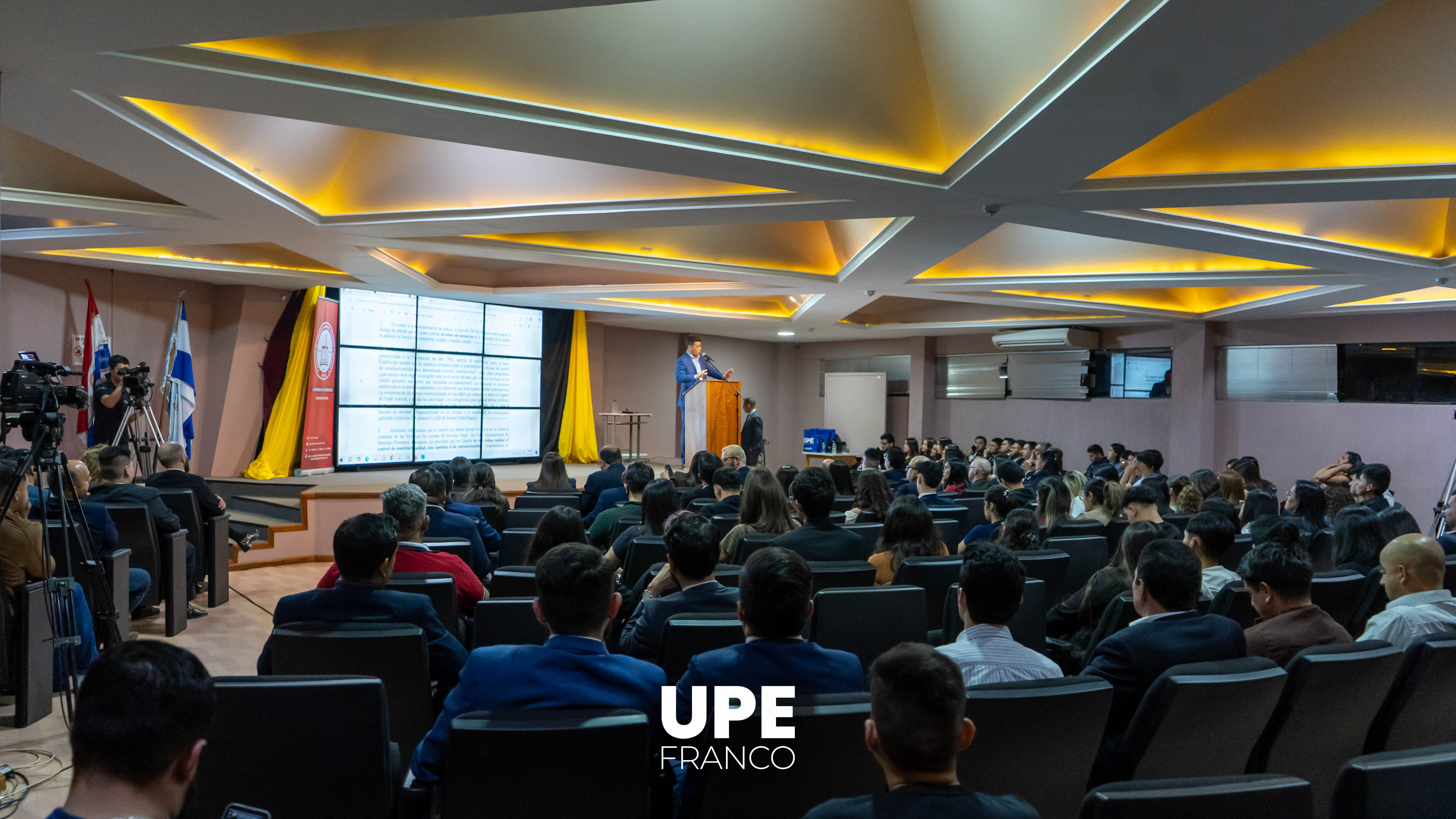 Concluye con éxito la Conferencia Magistral y Coloquio Abierto en la UPE FRANCO