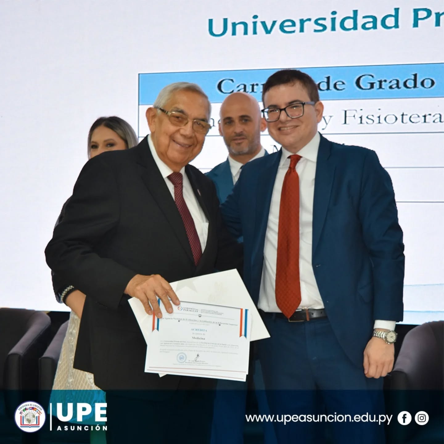 Entrega de Certificados de Acreditación ANEAES 2025