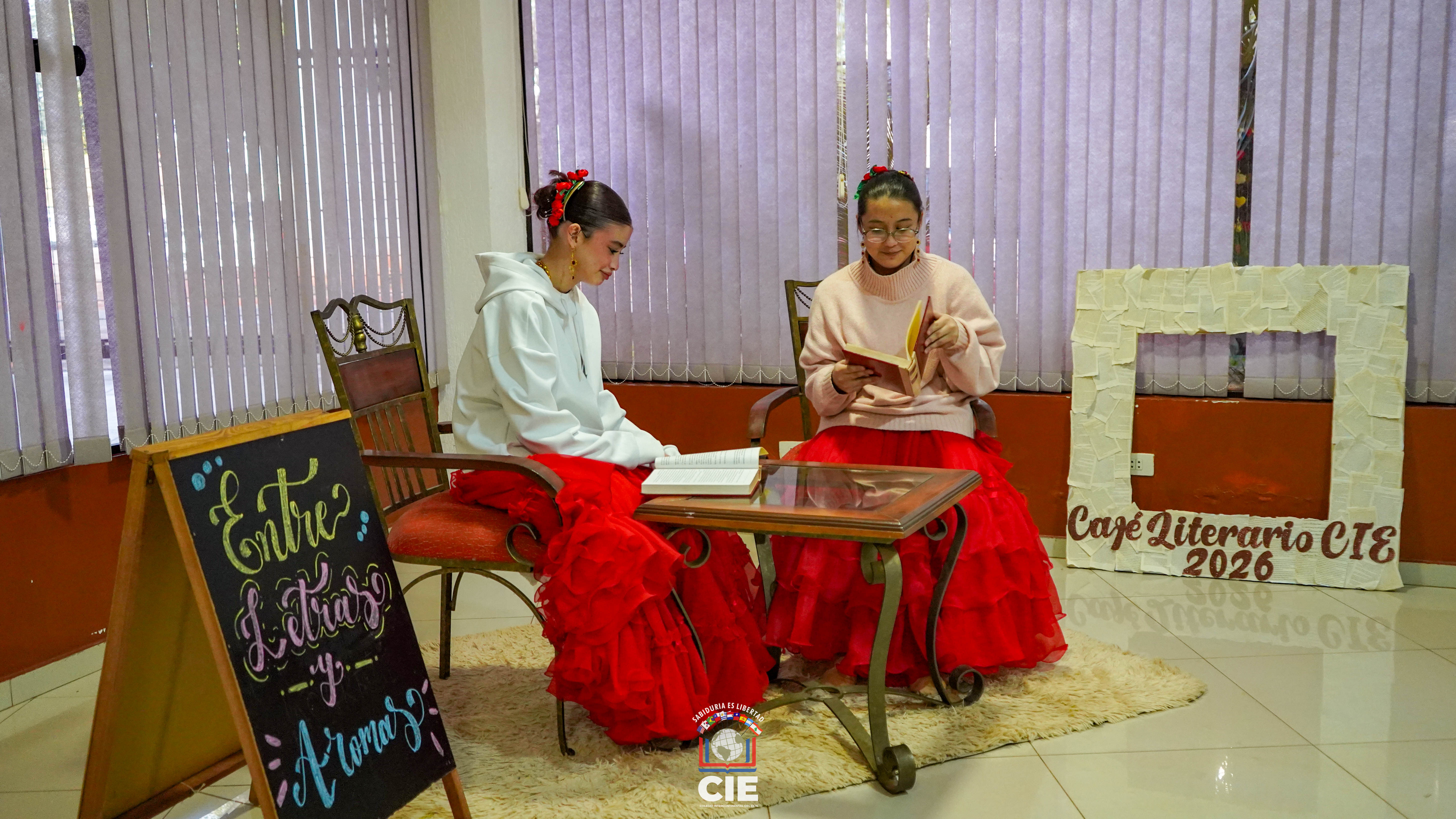 CAFÉ LITERARIO ÑE'ẼRY: ESTUDIANTES DEL TERCER CICLO PARTICIPARON DE UNA JORNADA DE LECTURA Y DECLAMACIÓN POÉTICA