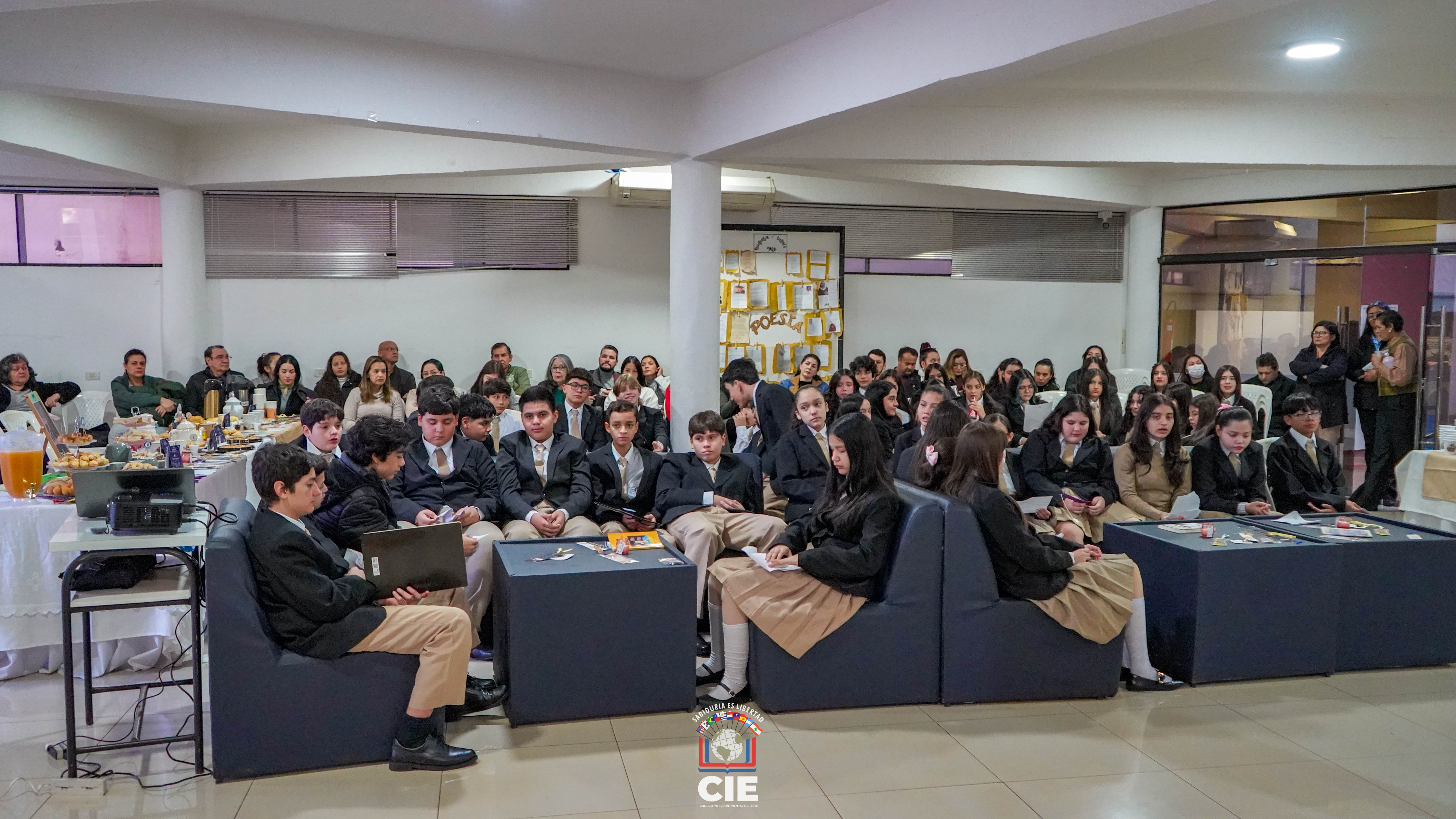CAFÉ LITERARIO ÑE'ẼRY: ESTUDIANTES DEL TERCER CICLO PARTICIPARON DE UNA JORNADA DE LECTURA Y DECLAMACIÓN POÉTICA