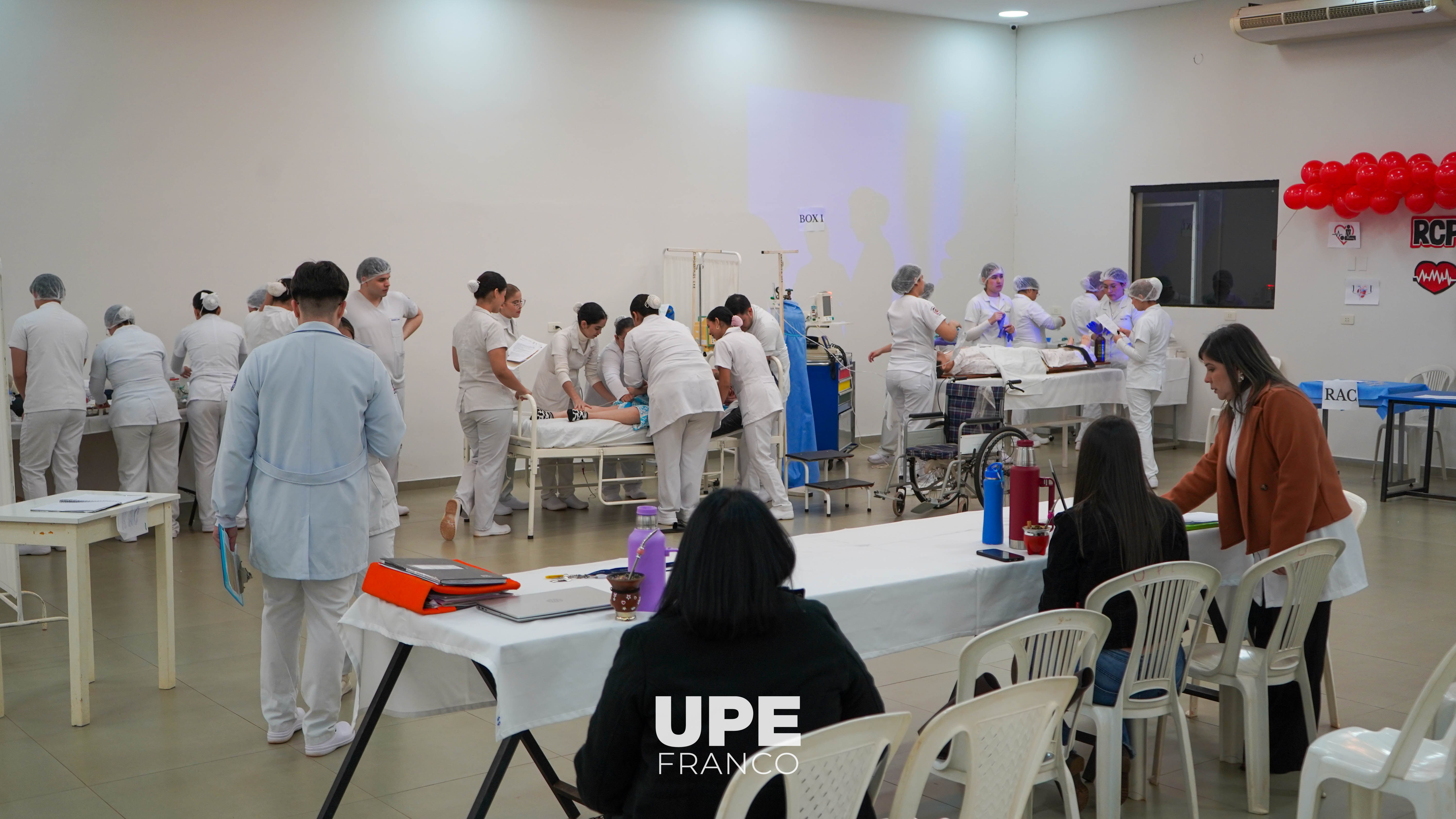 ESTUDIANTES DE ENFERMERÍA REALIZARON SIMULACIÓN DE CASOS CLÍNICOS EN EL MARCO DE UN PROYECTO DE INTEGRACIÓN DE MATERIAS