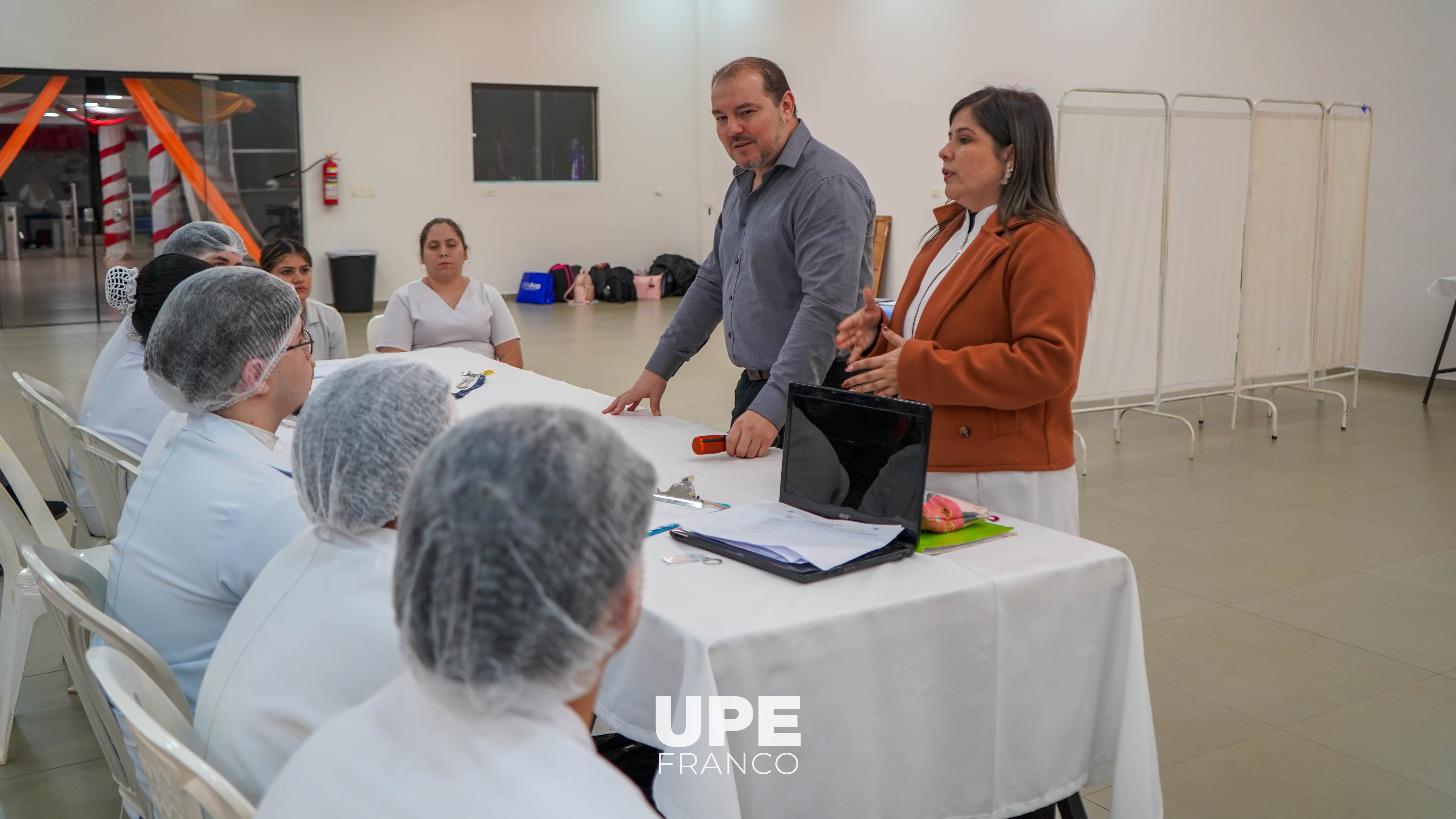 ESTUDIANTES DE ENFERMERÍA REALIZARON SIMULACIÓN DE CASOS CLÍNICOS EN EL MARCO DE UN PROYECTO DE INTEGRACIÓN DE MATERIAS