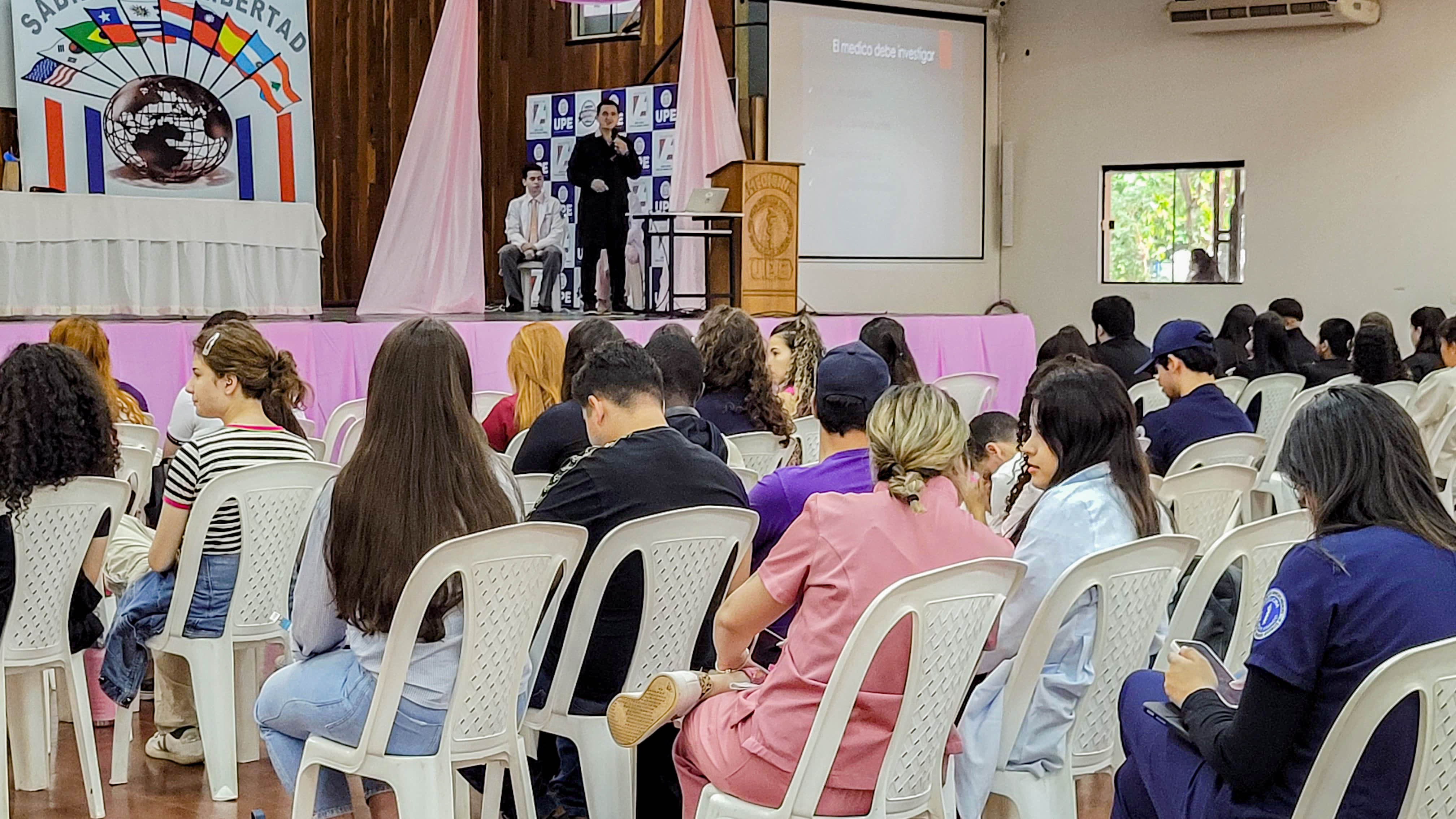 Octubre Verdaderamente Rosa: Charla Informativa para estudiantes de Medicina