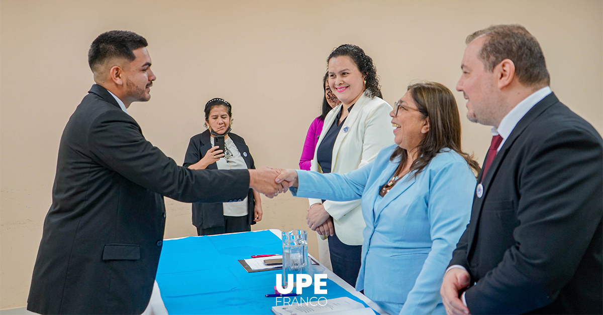 Defensas de Grado en Enfermería: Compromiso y Excelencia en la UPE Franco