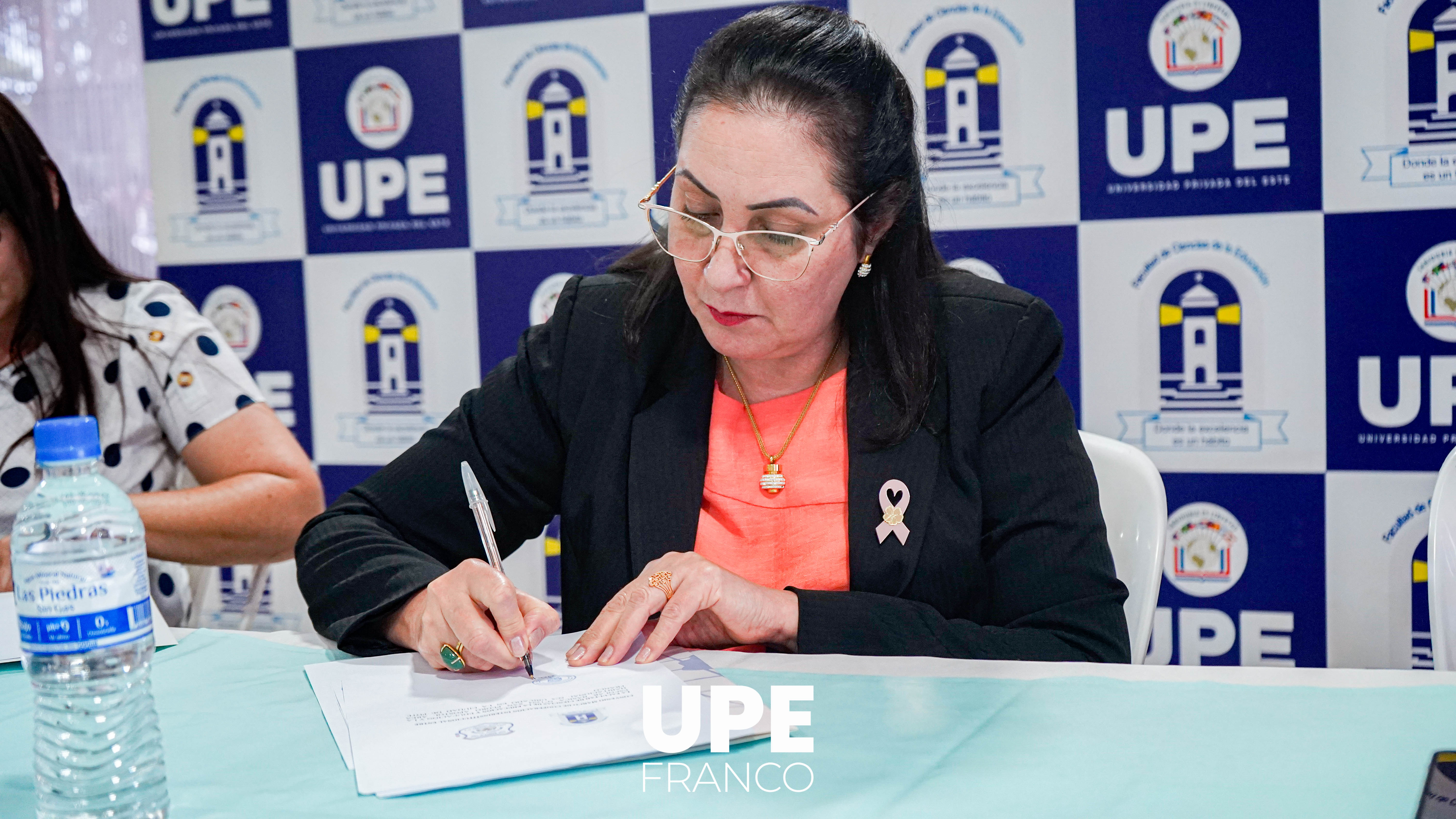 Facultad de Ciencias de la Educación de la UPE Establece Convenio con Escuela San Pedro Apóstol