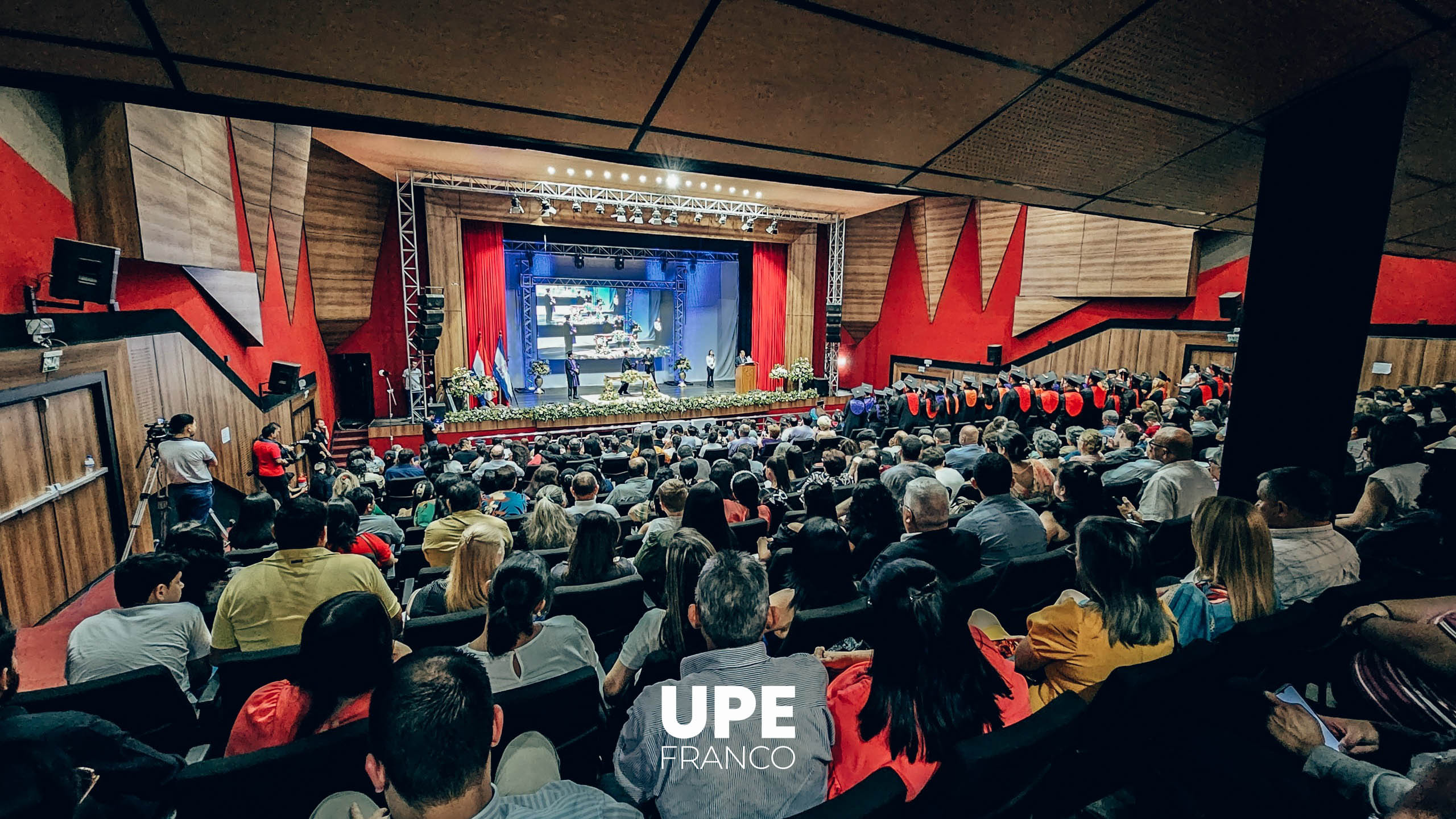 Ceremonia de Graduación UPE Franco 2024: Nueva Generación de Profesionales