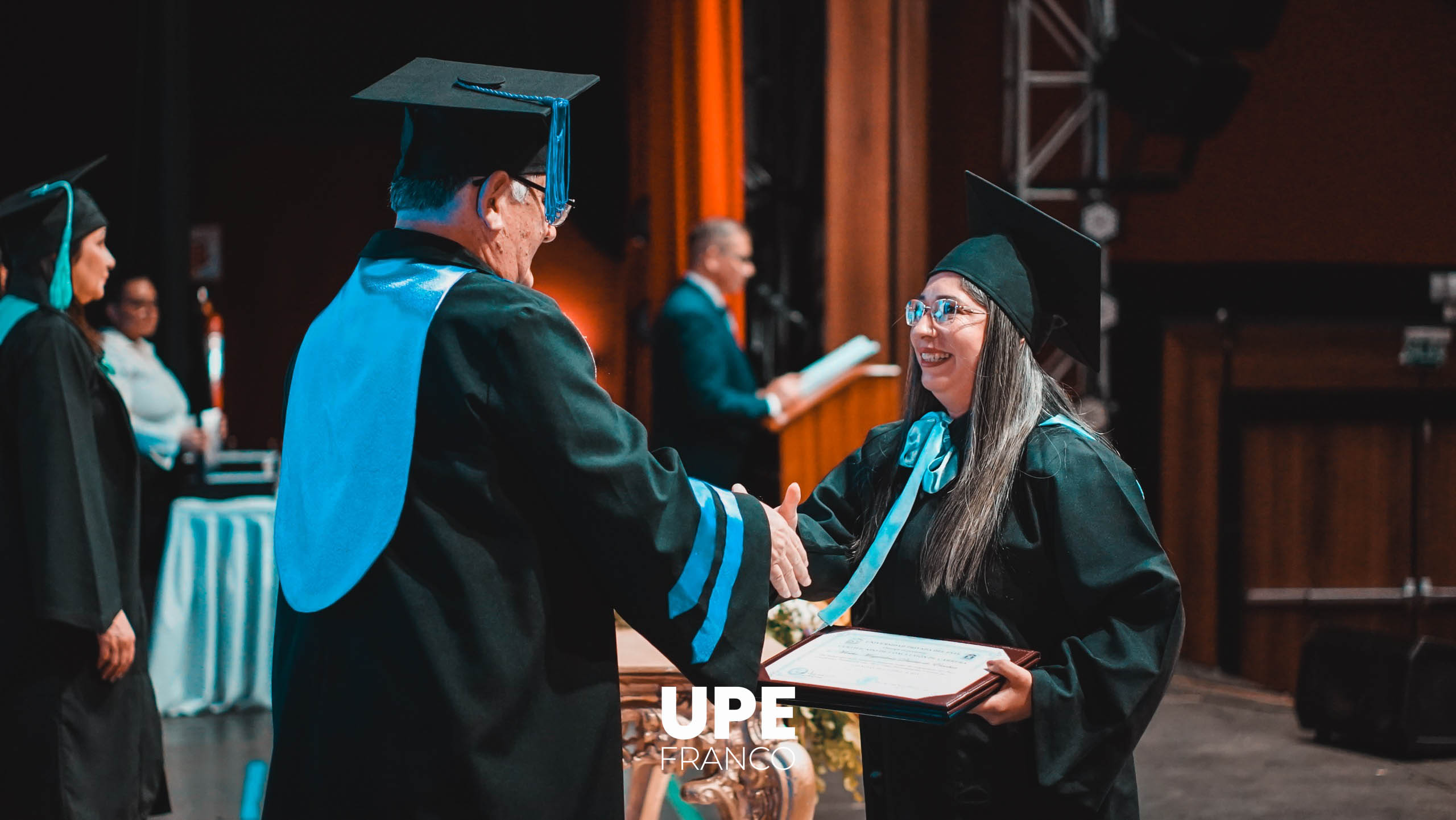 Acto de Graduación UPE 2024: Celebrando el Éxito Académico