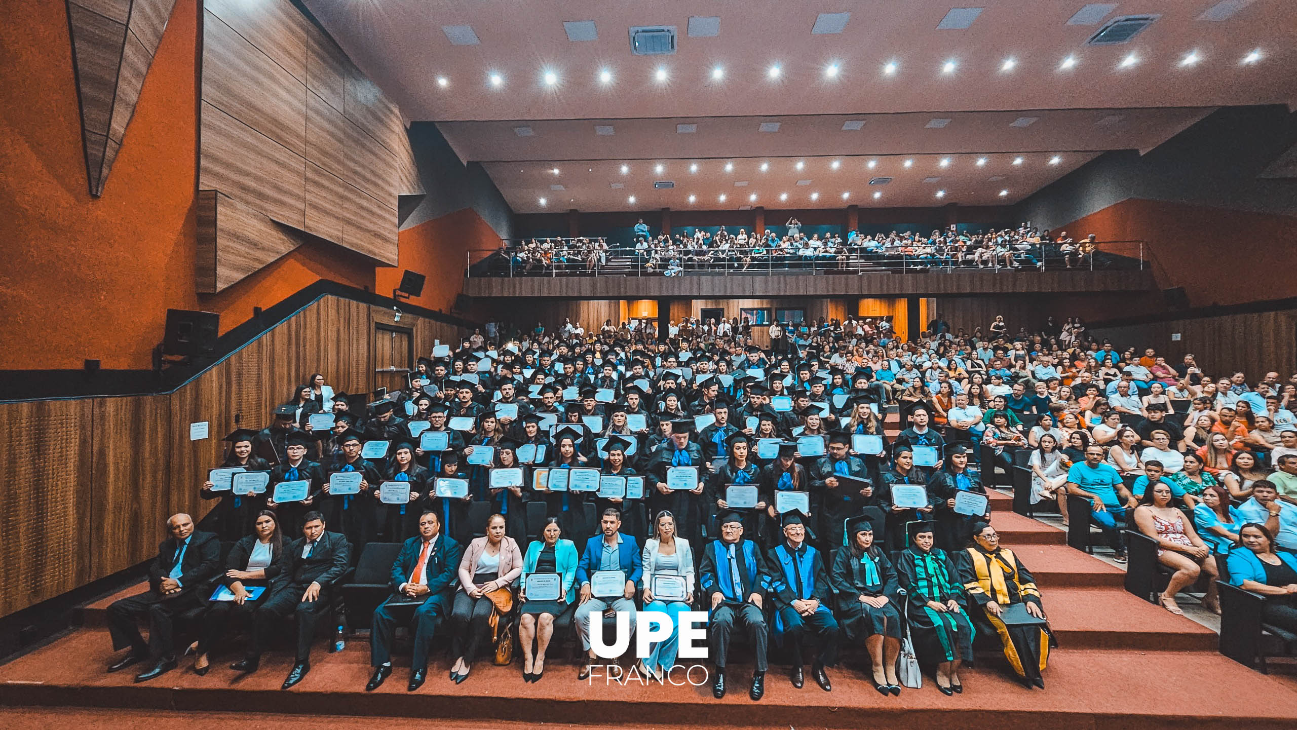 Acto de Graduación UPE 2024: Celebrando el Éxito Académico