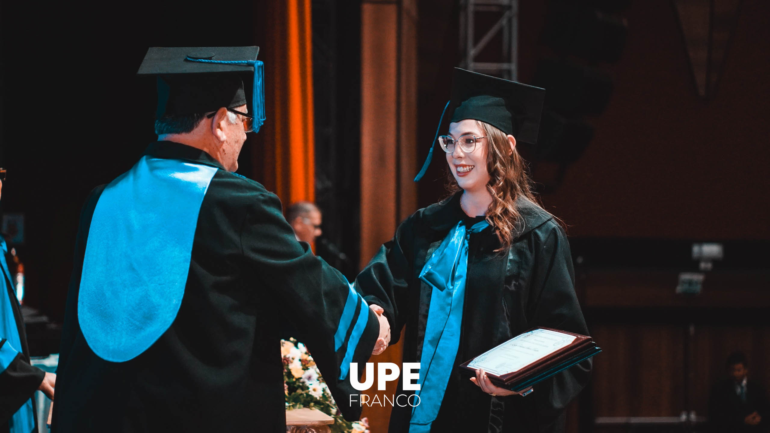 Acto de Graduación UPE 2024: Celebrando el Éxito Académico