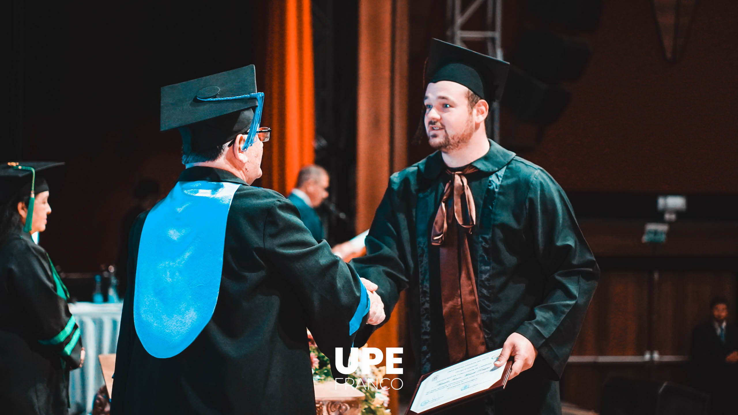 Acto de Graduación UPE 2024: Celebrando el Éxito Académico