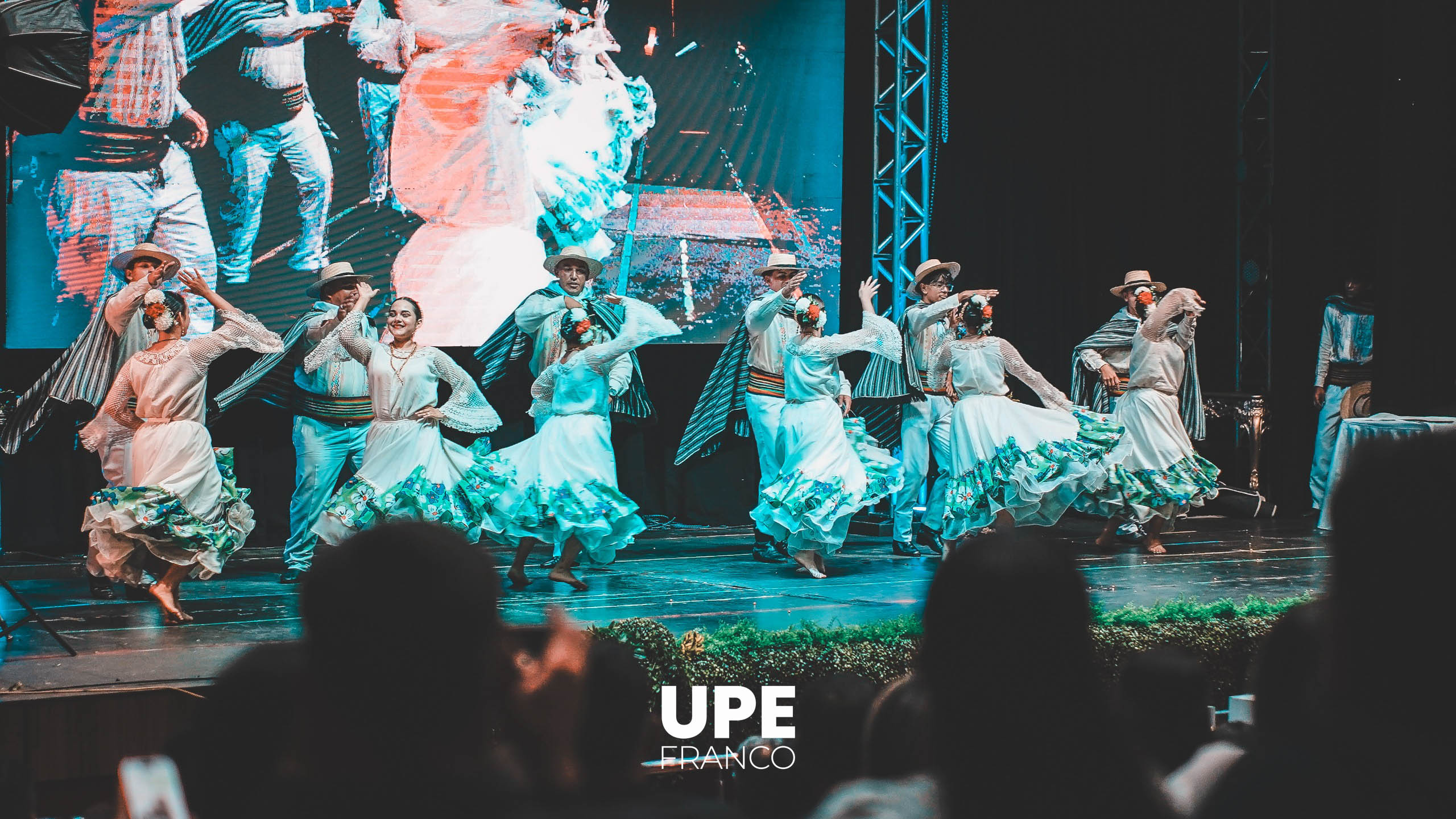 Acto de Graduación UPE 2024: Celebrando el Éxito Académico