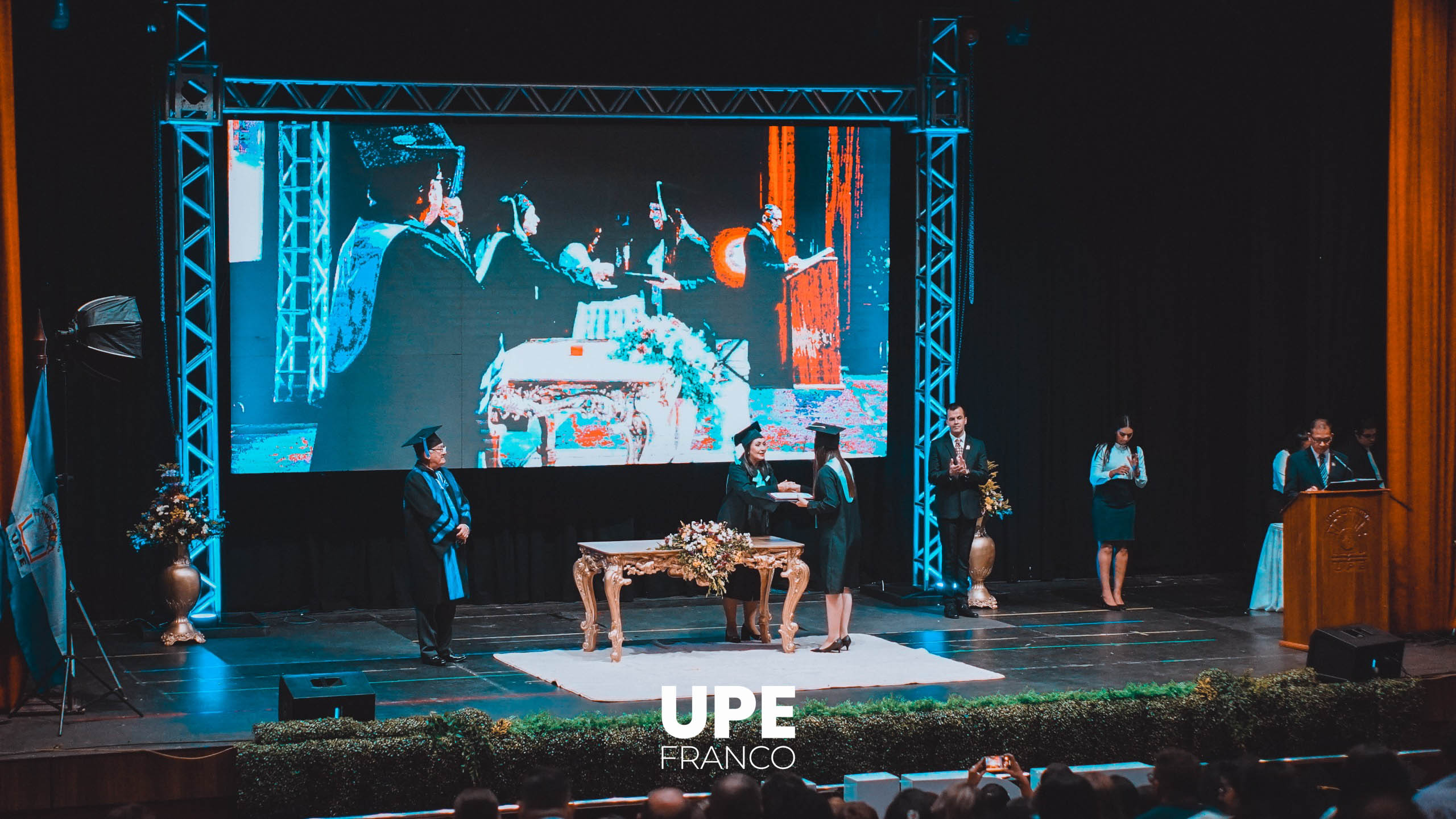 Acto de Graduación UPE 2024: Celebrando el Éxito Académico