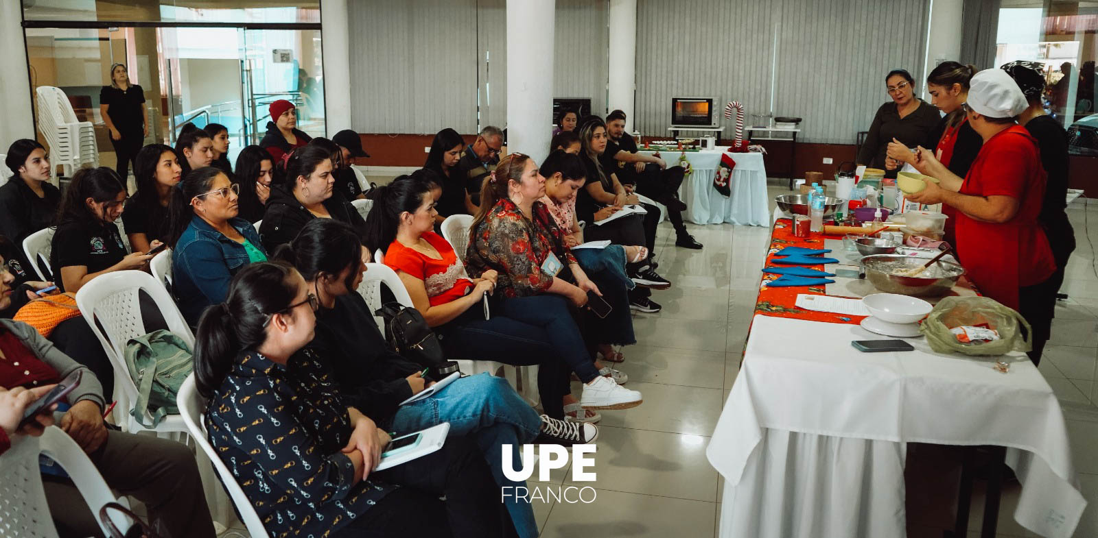 Taller Navideño Culinario en la UPE Franco