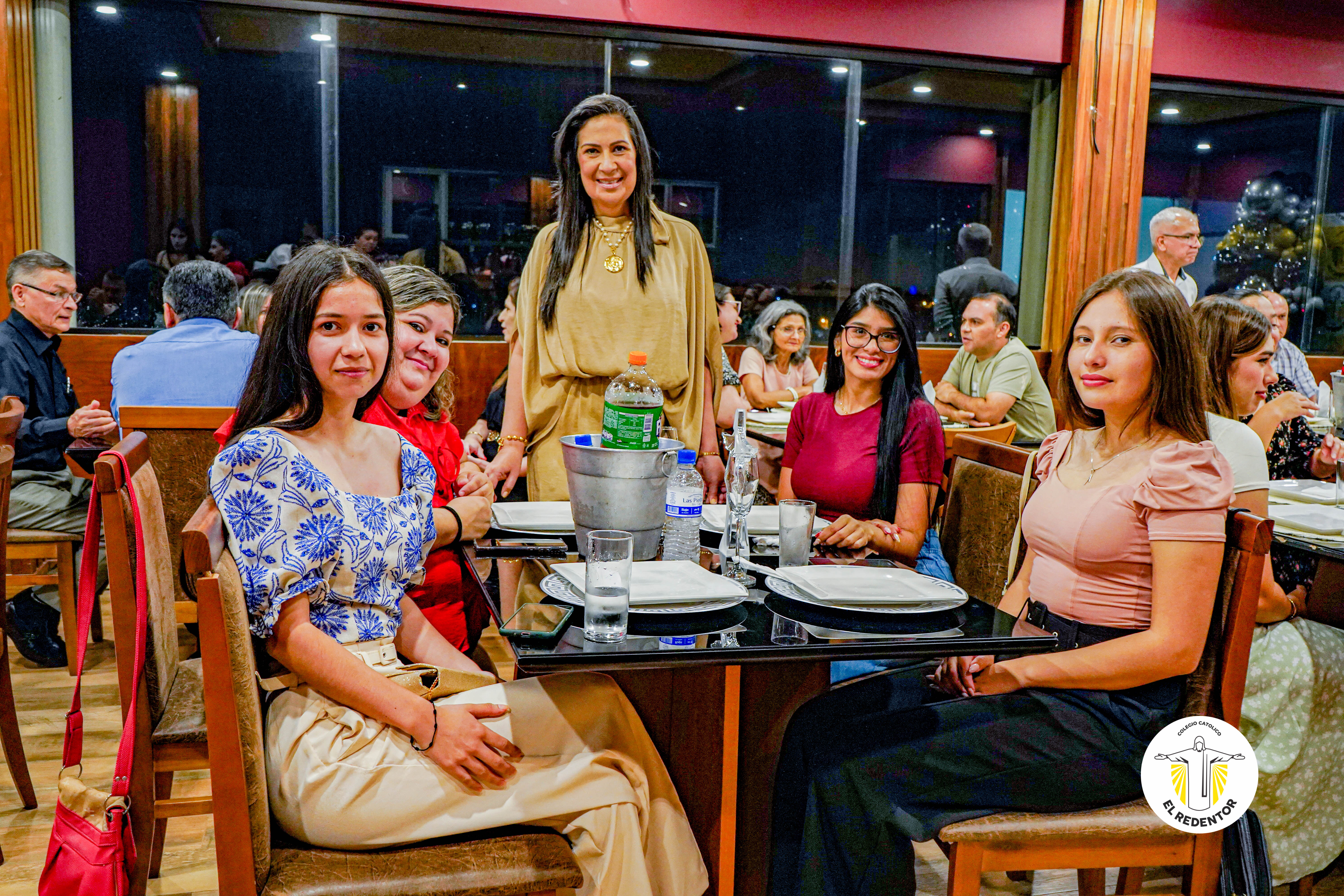 Cena de Confraternización del Colegio Católico El Redentor: Un cierre memorable para el 2024