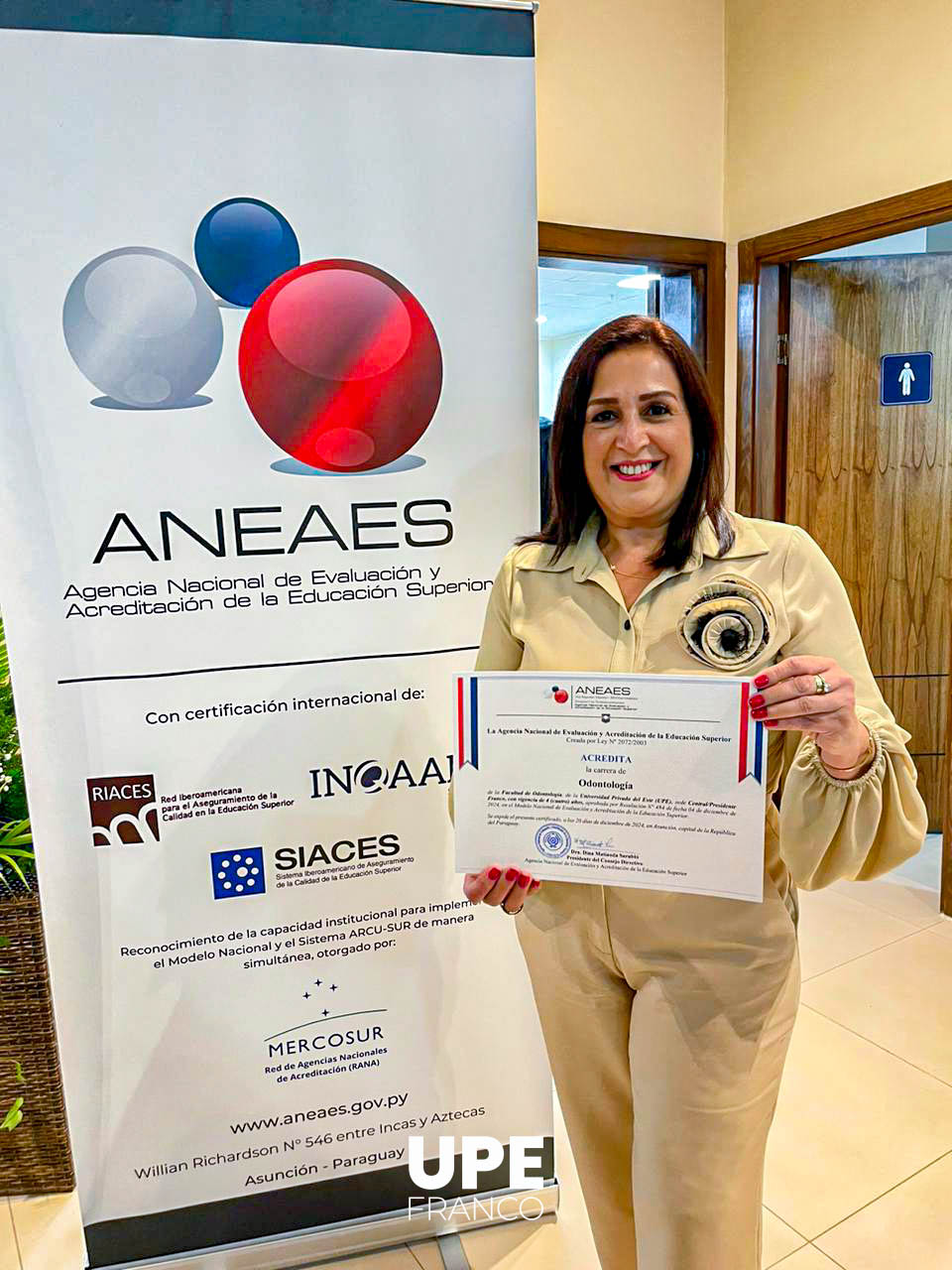 Entrega de Certificado: Acreditación por la ANEAES a la carrera de Odontología