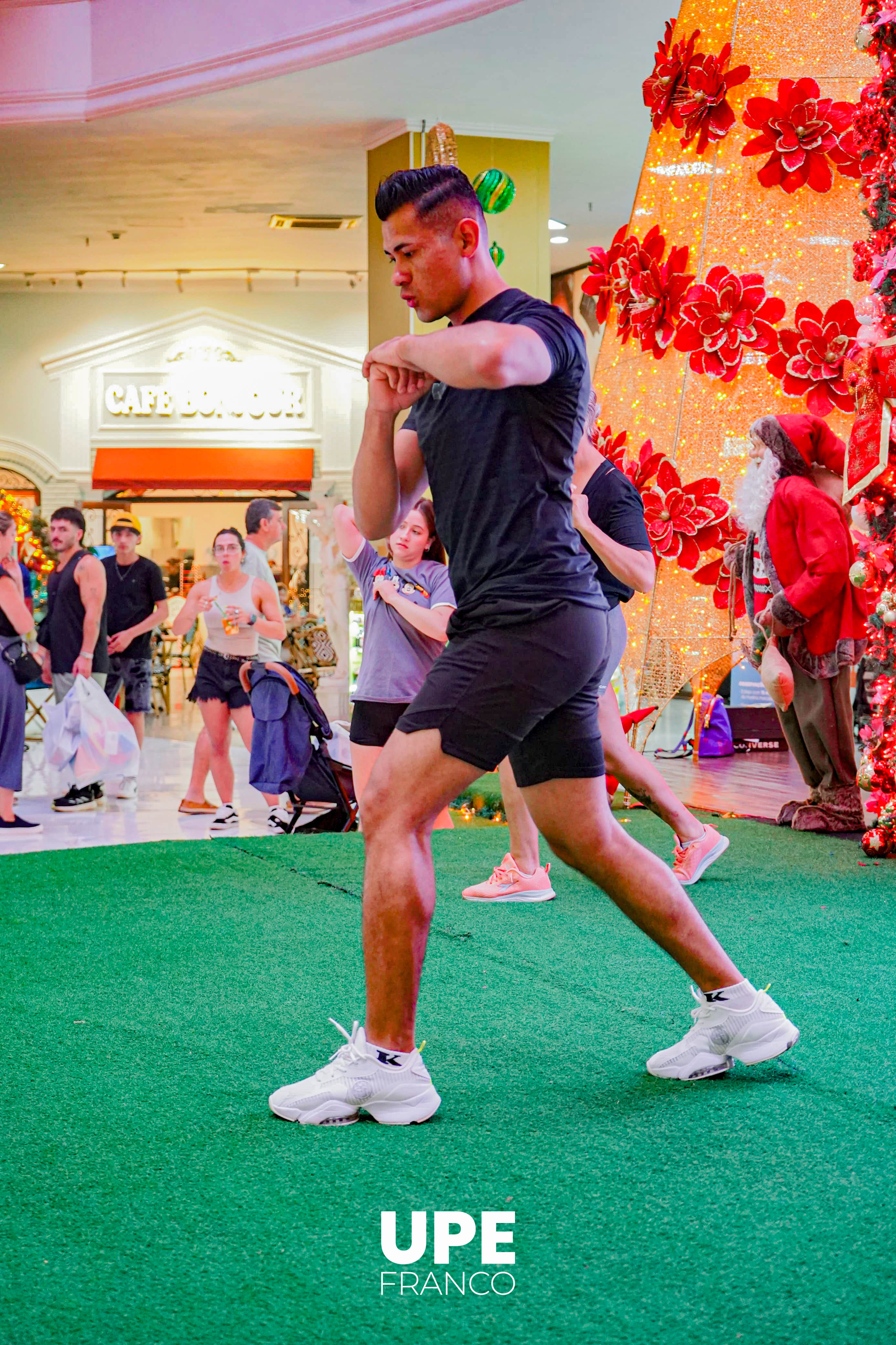 Movement Fitness UPE Franco: Zumba y Bienestar en el Shopping París