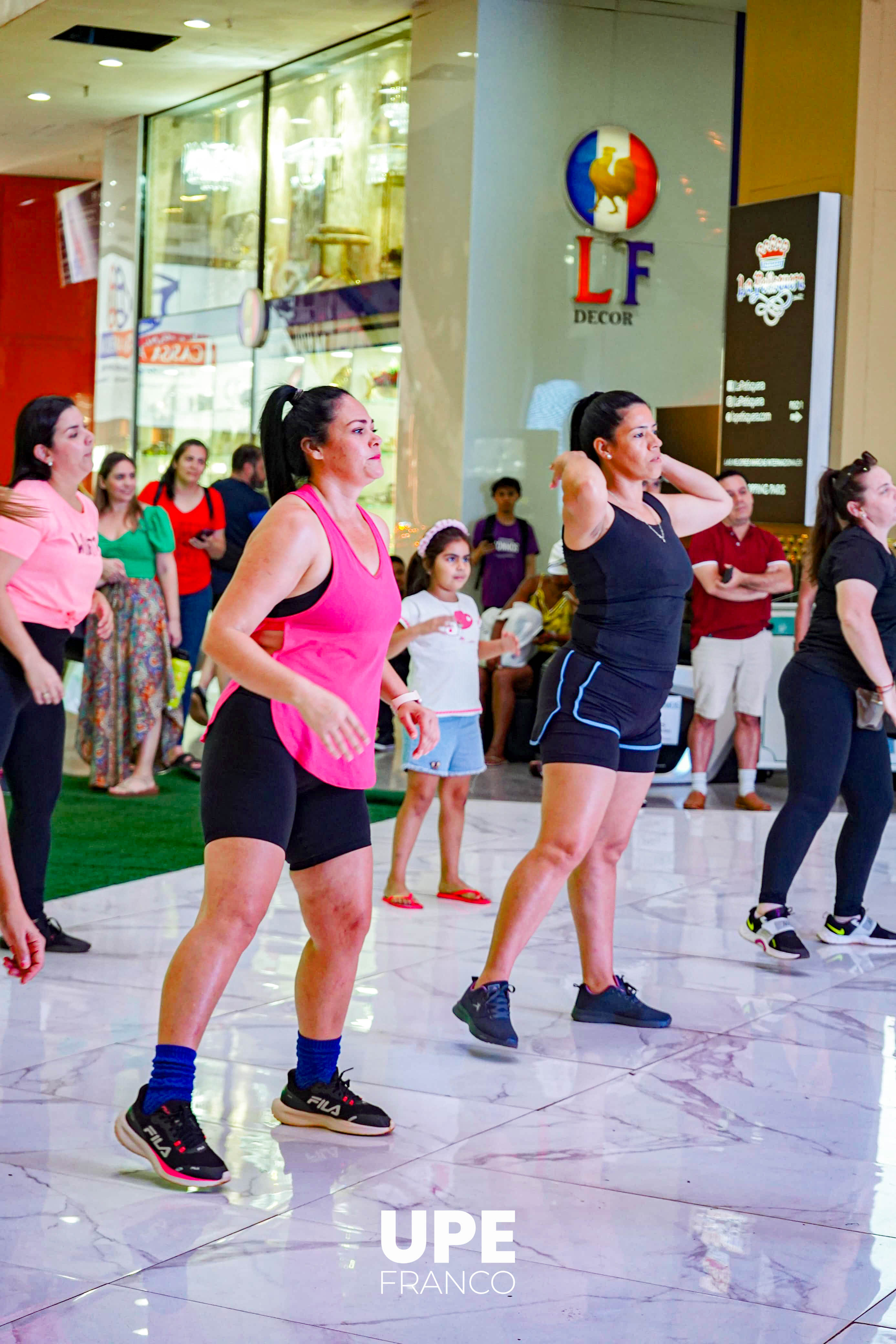 Movement Fitness UPE Franco: Zumba y Bienestar en el Shopping París