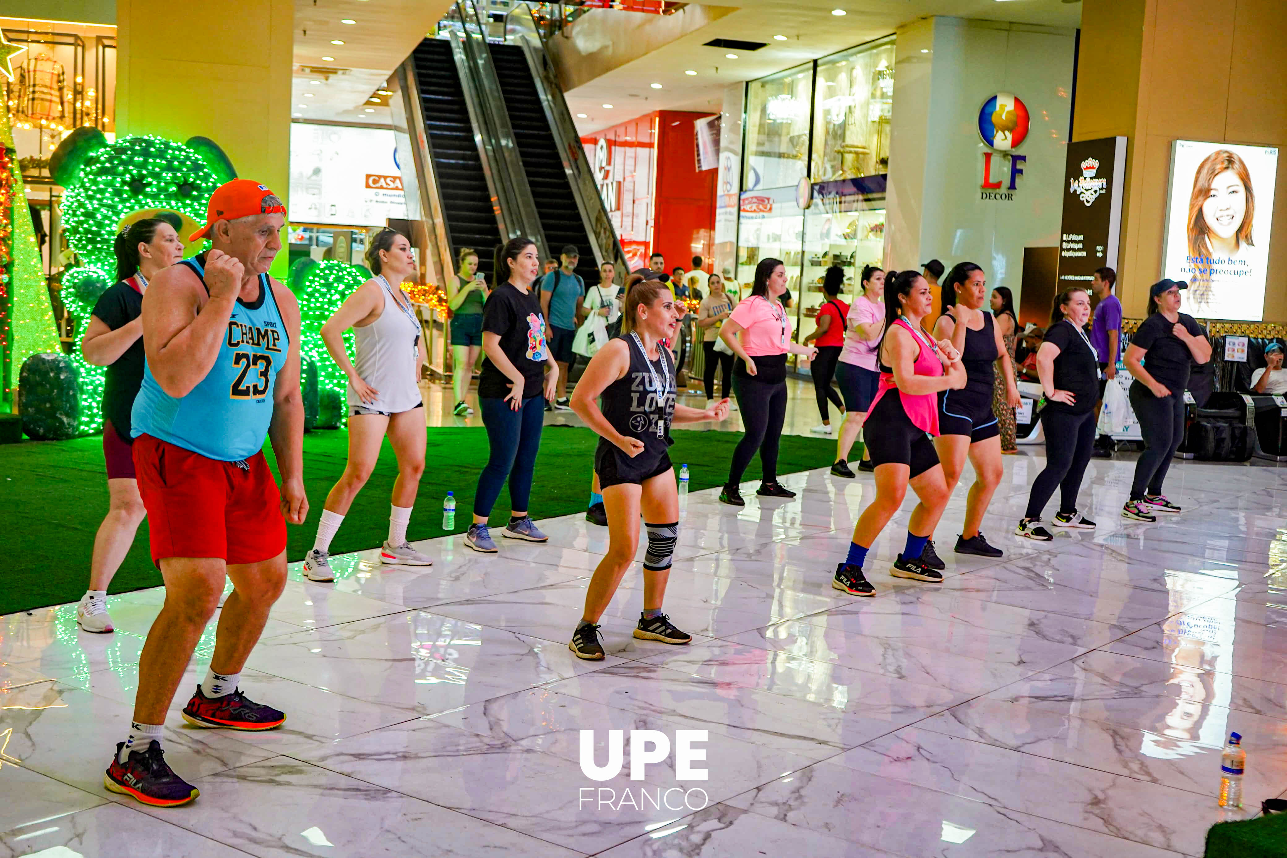 Movement Fitness UPE Franco: Zumba y Bienestar en el Shopping París