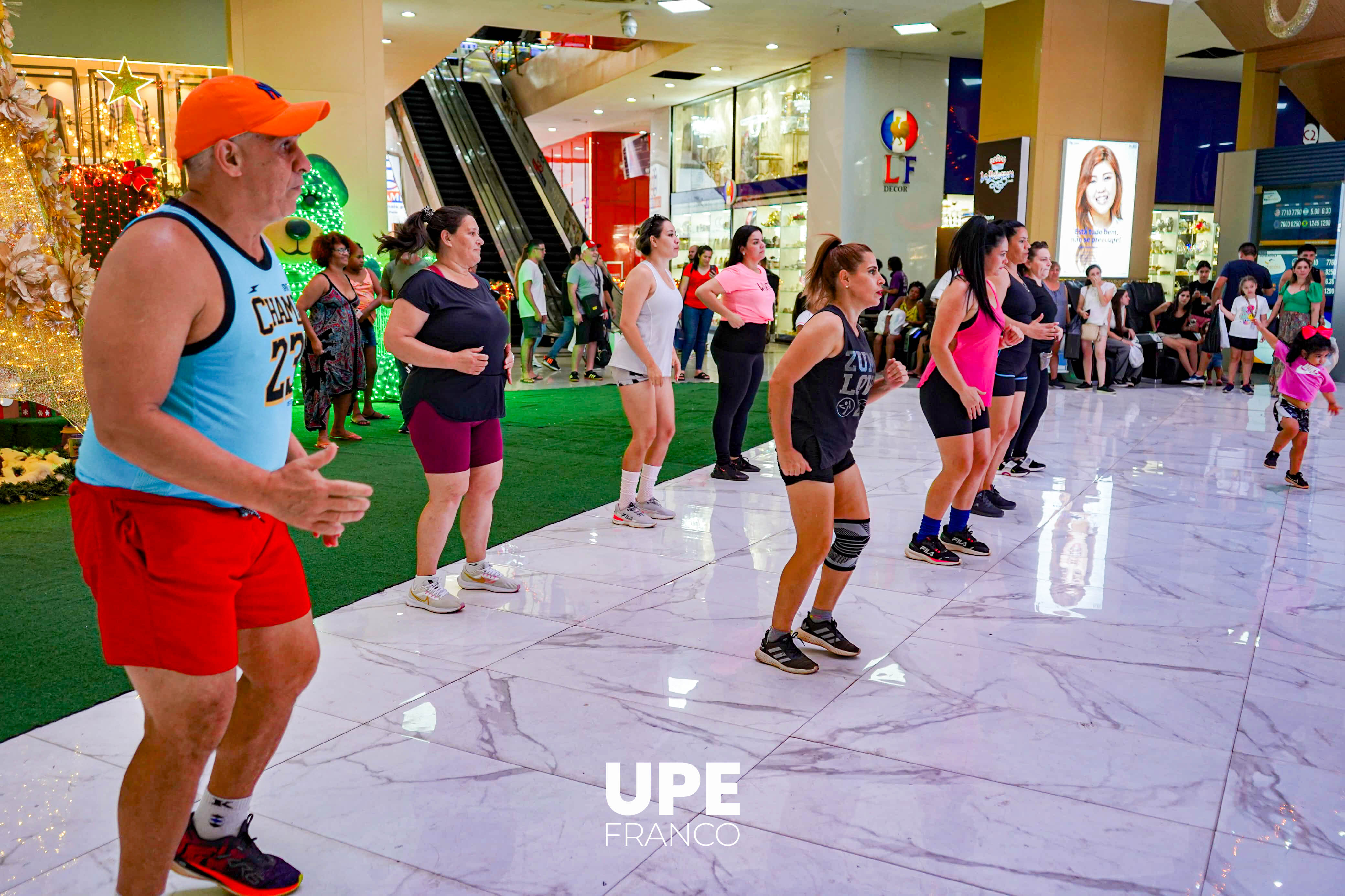 Movement Fitness UPE Franco: Zumba y Bienestar en el Shopping París