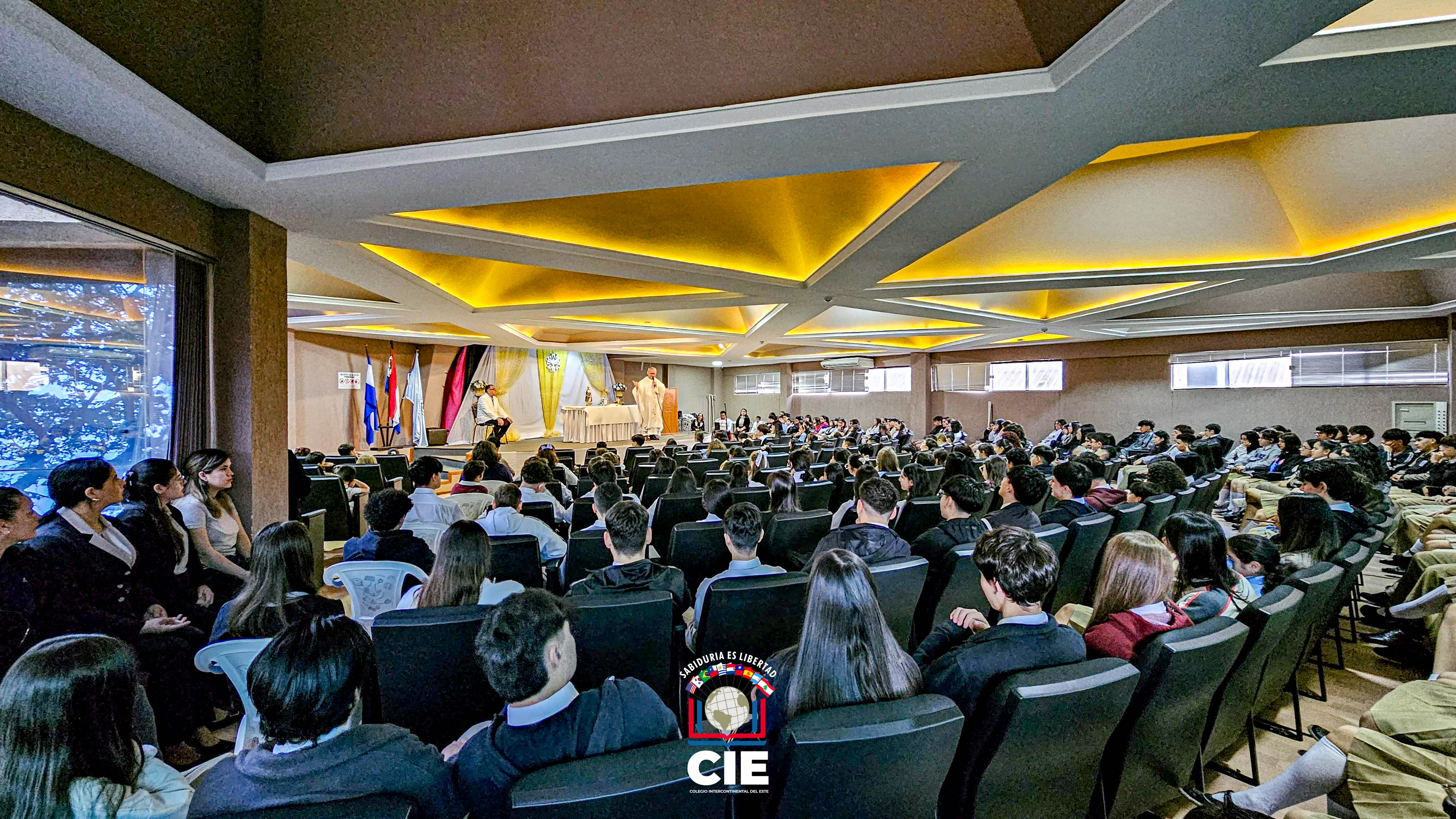 Comunidad del CIE se reúne en Misa de acción de gracias tras Semana Santa