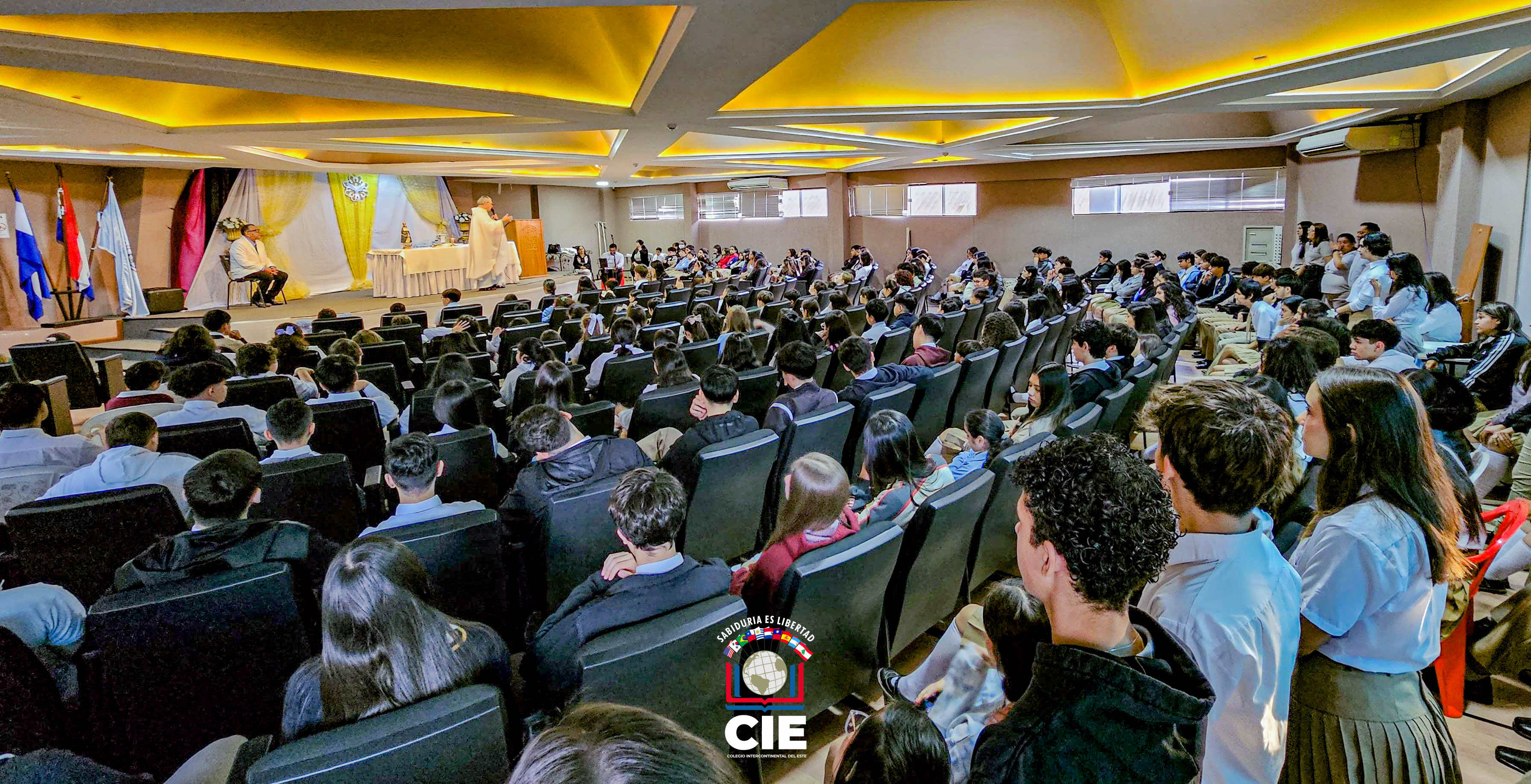 Comunidad del CIE se reúne en Misa de acción de gracias tras Semana Santa
