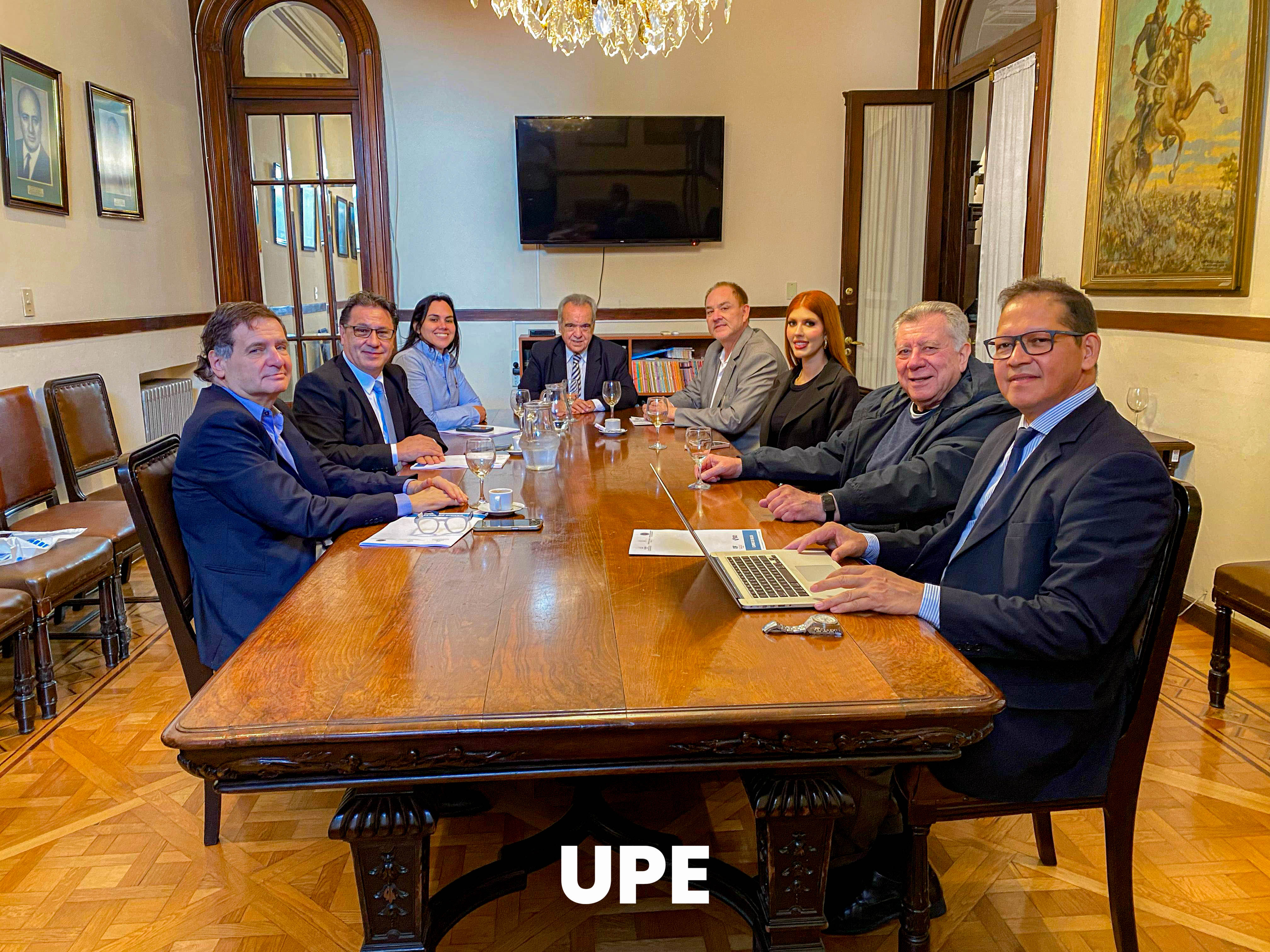 Rector de la UPE mantuvo reunión con autoridades del Círculo de Legisladores de la Nación Argentina
