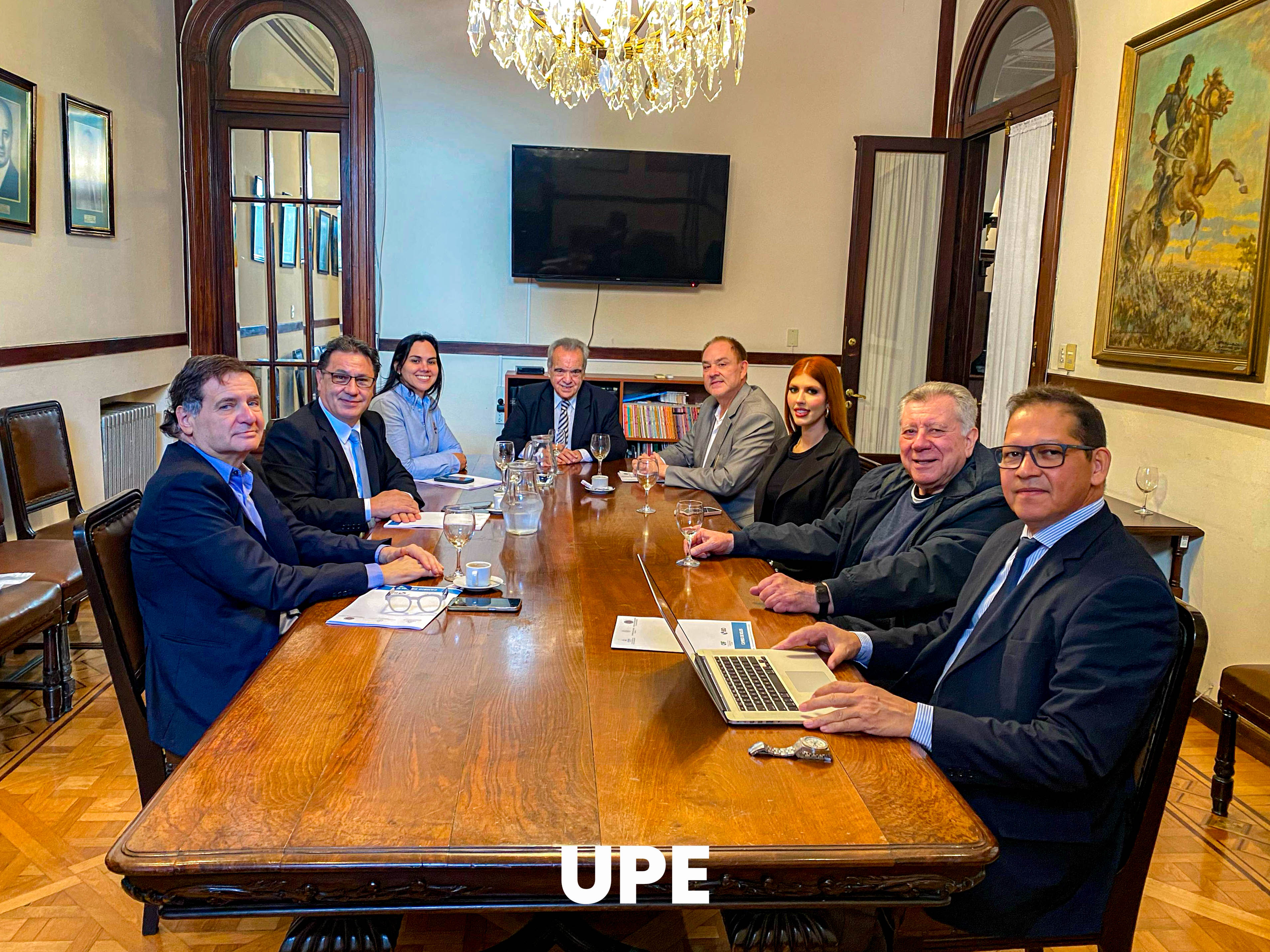 Rector de la UPE mantuvo reunión con autoridades del Círculo de Legisladores de la Nación Argentina