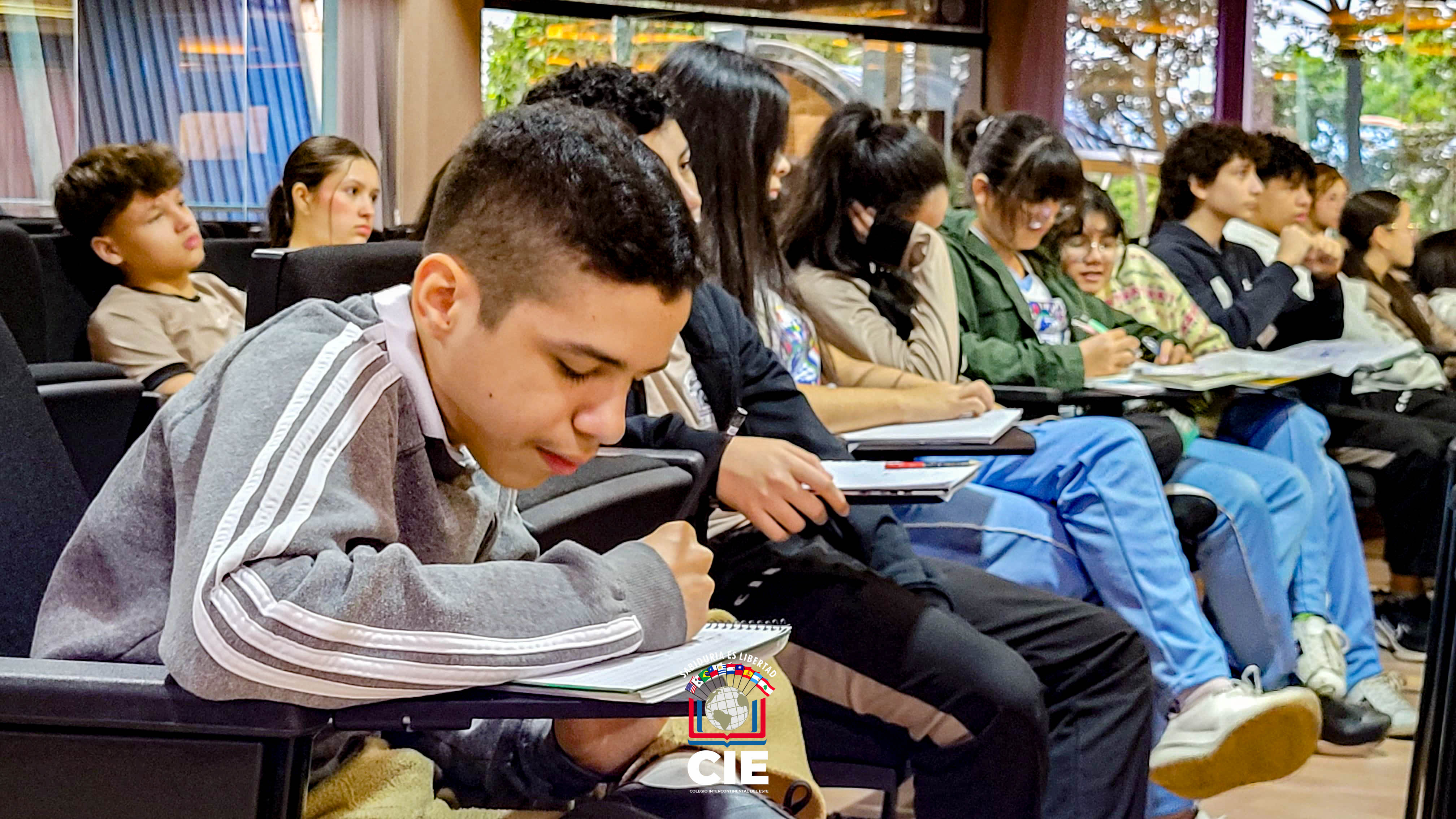 Producción de textos: Estudiantes del CIE participan de una charla informativa