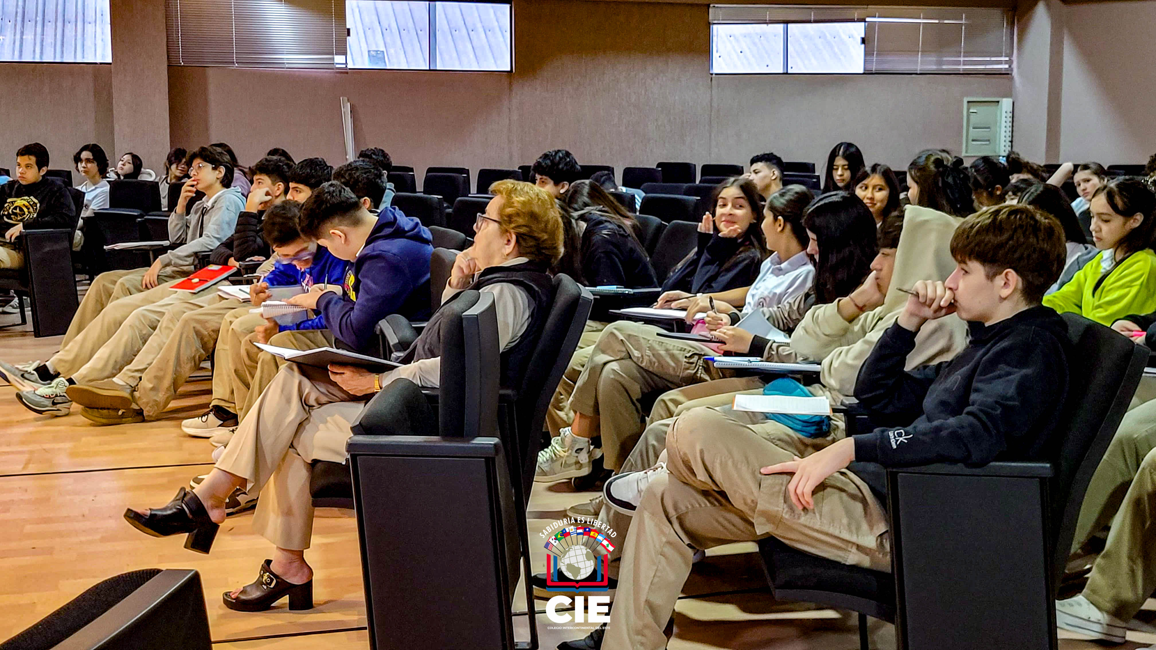 Producción de textos: Estudiantes del CIE participan de una charla informativa