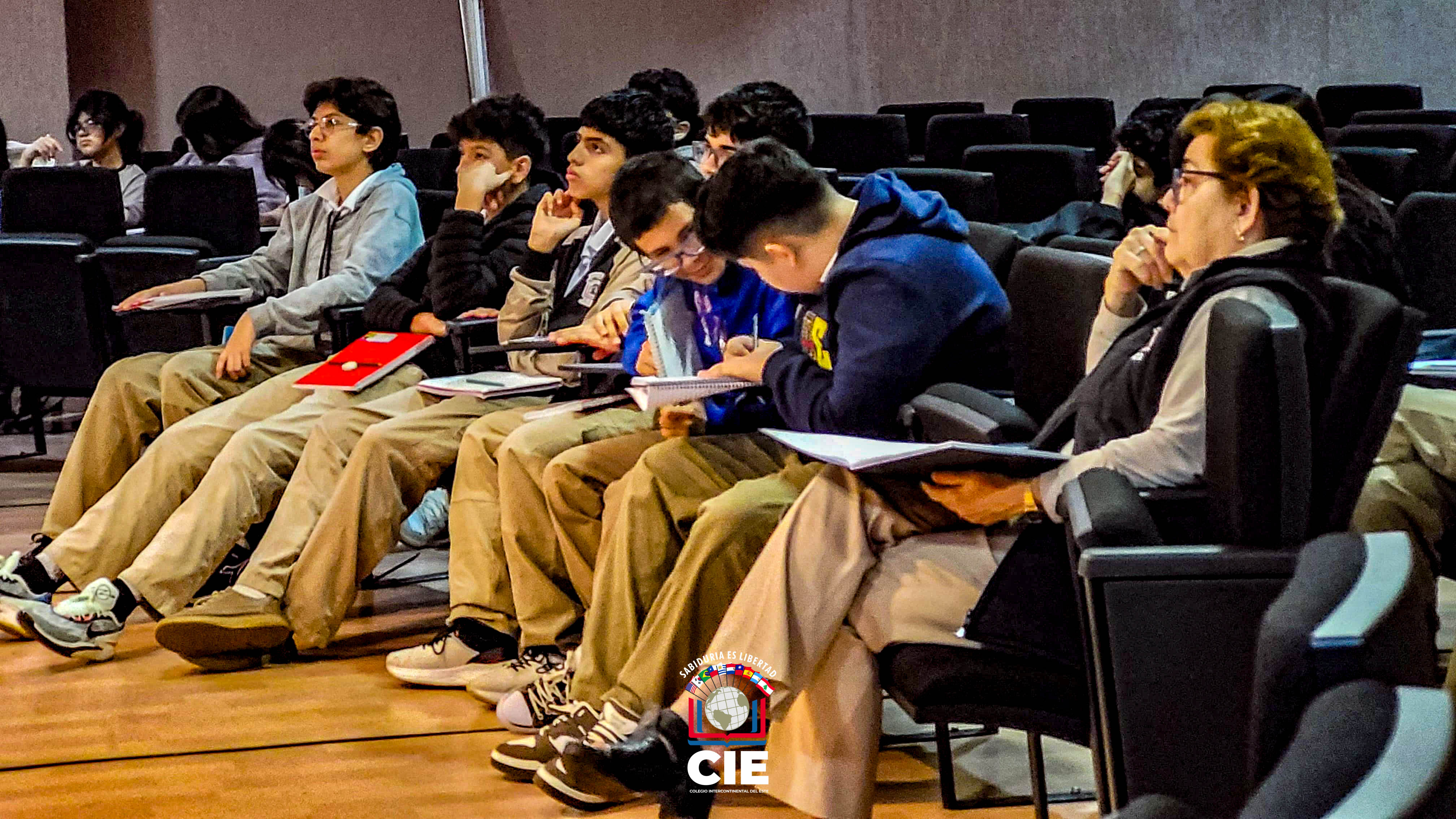 Producción de textos: Estudiantes del CIE participan de una charla informativa