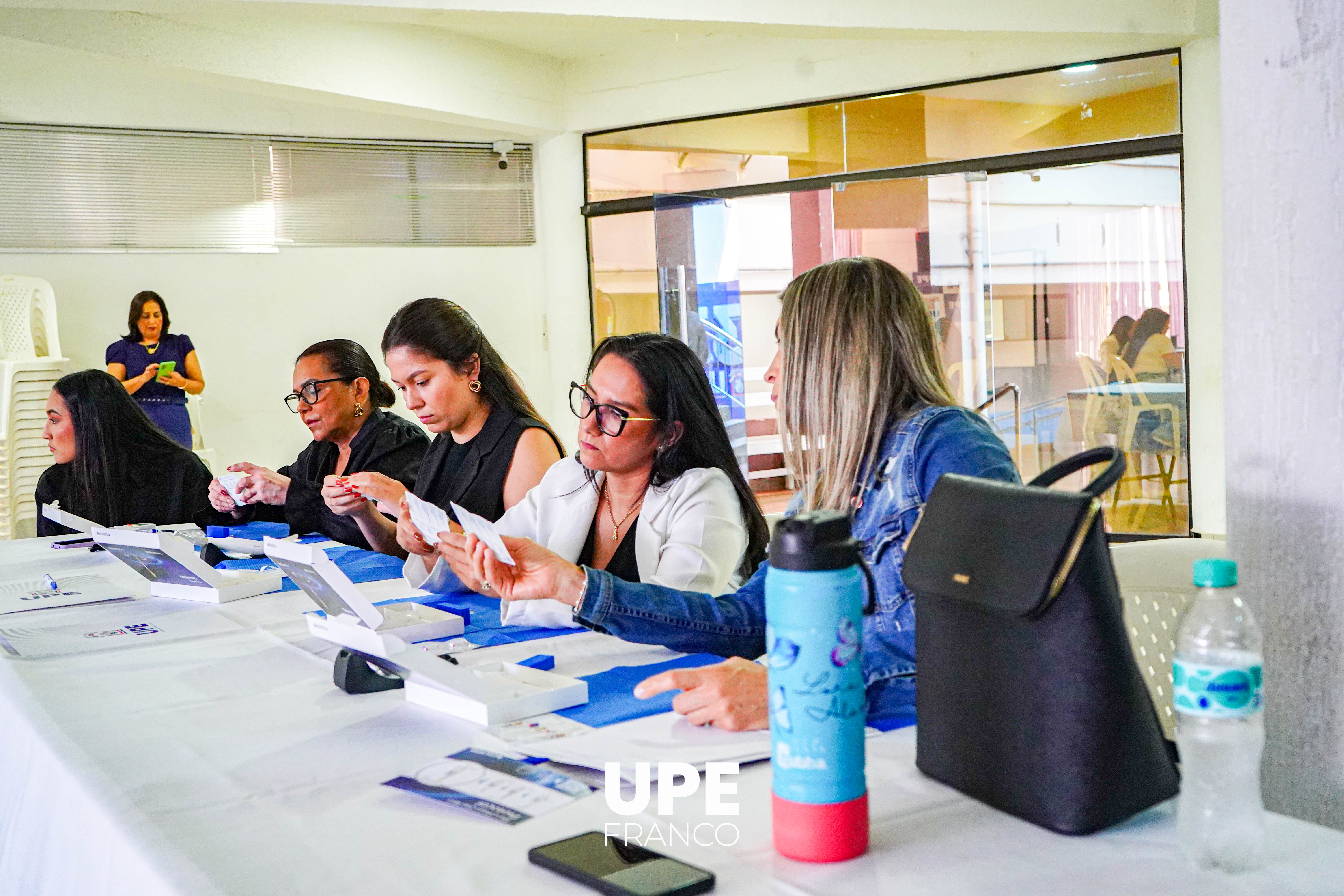 Resolución de casos desafiantes en endodoncia: Jornada de Capacitación en Odontología