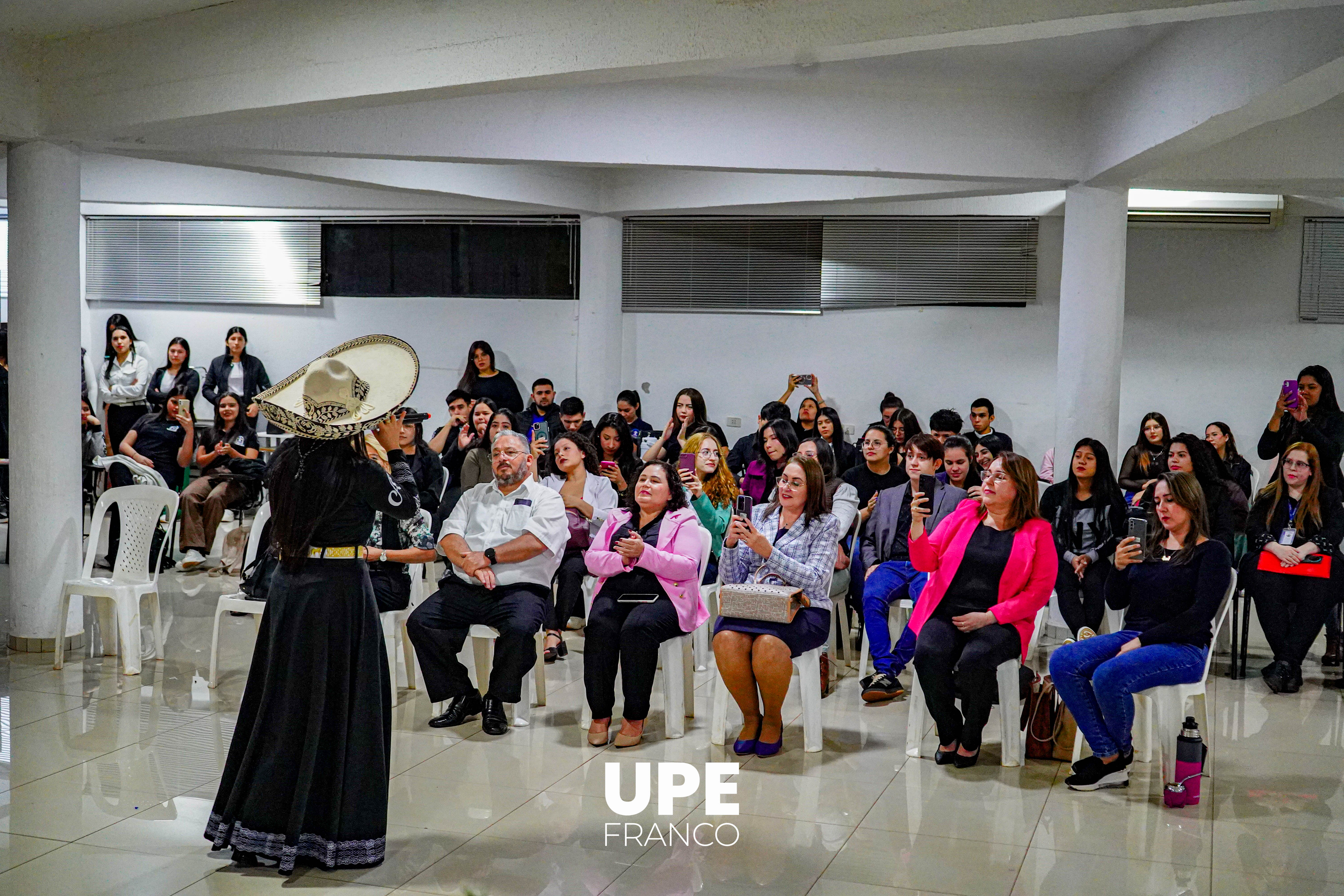 Homenaje al Maestro: Reconocimiento a docentes de Ciencias de la Educación