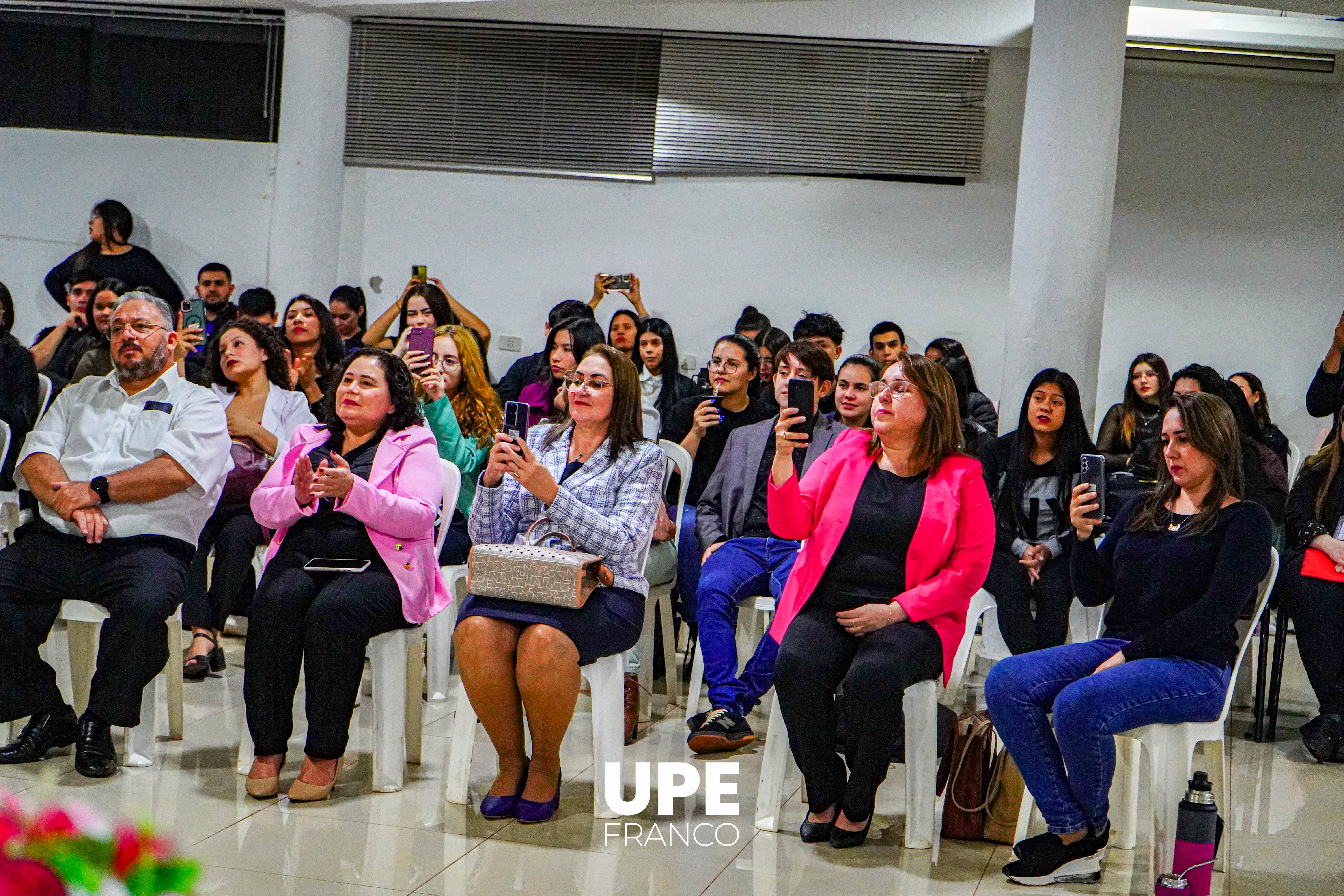 Homenaje al Maestro: Reconocimiento a docentes de Ciencias de la Educación