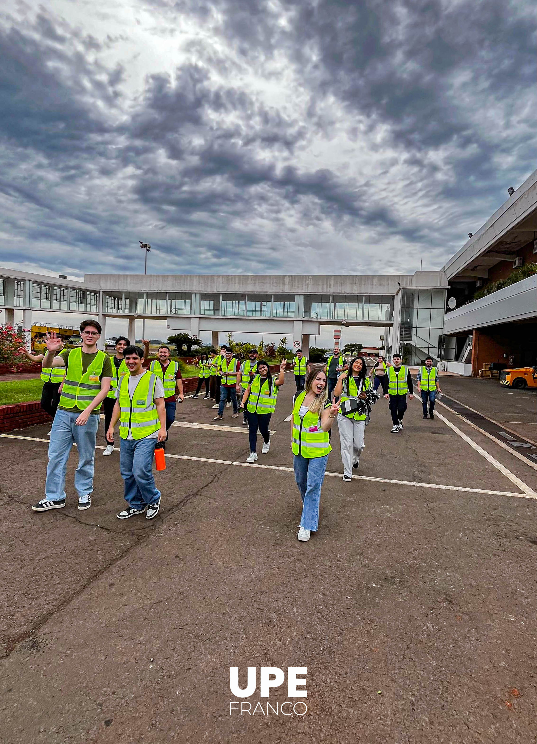 Visita Técnica al Aeropuerto Internacional Guaraní: Formación práctica