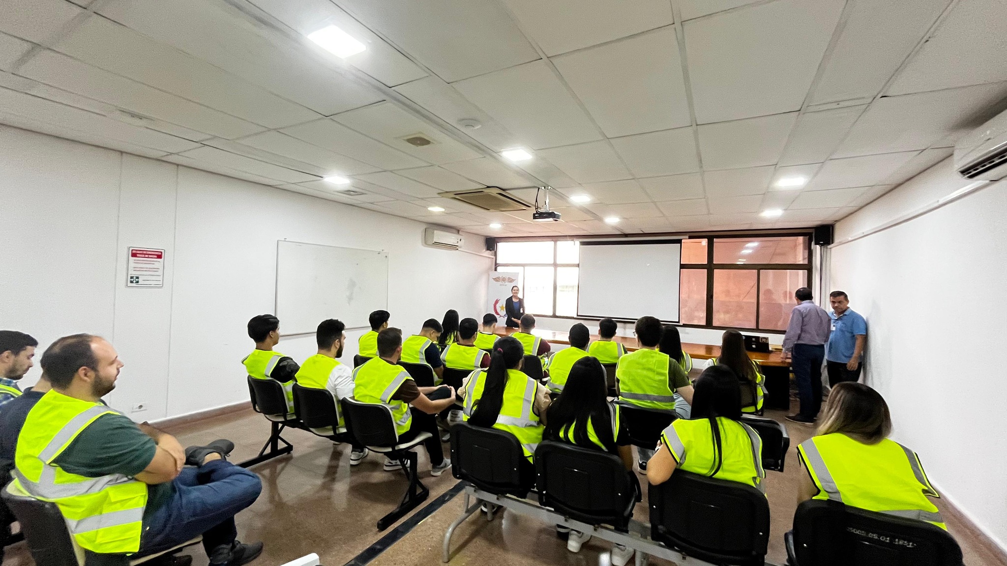 La Facultad de Ciencias Administrativas y Contables realizaron una visita técnica al Aeropuerto Internacional Guaraní