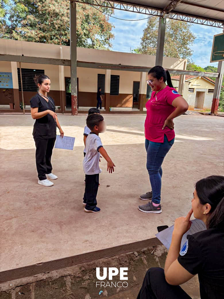  Jornada de inspección médica: Alumnos de Medicina aplican conocimientos en la comunidad escolar
