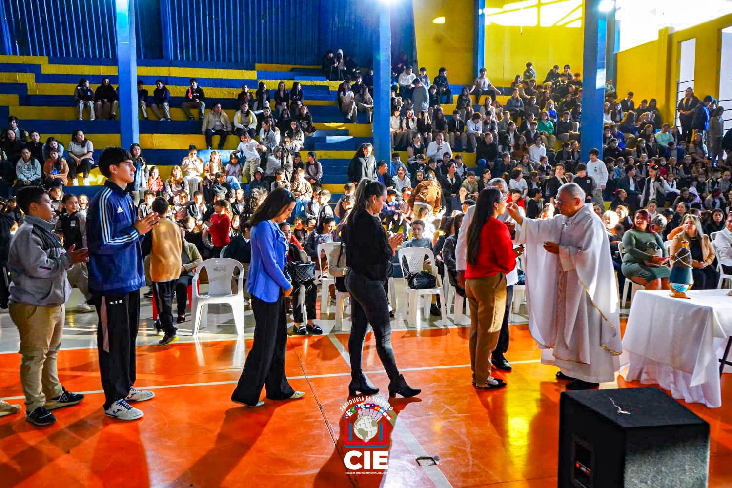 Celebración del Día de la Madre en el Colegio Intercontinental del Este: Misa, arte y gratitud