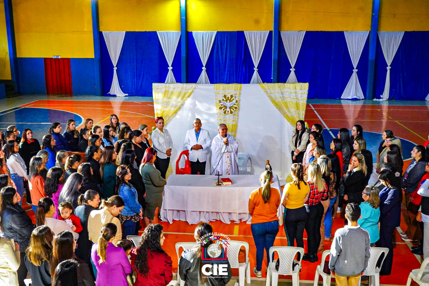 Celebración del Día de la Madre en el Colegio Intercontinental del Este: Misa, arte y gratitud